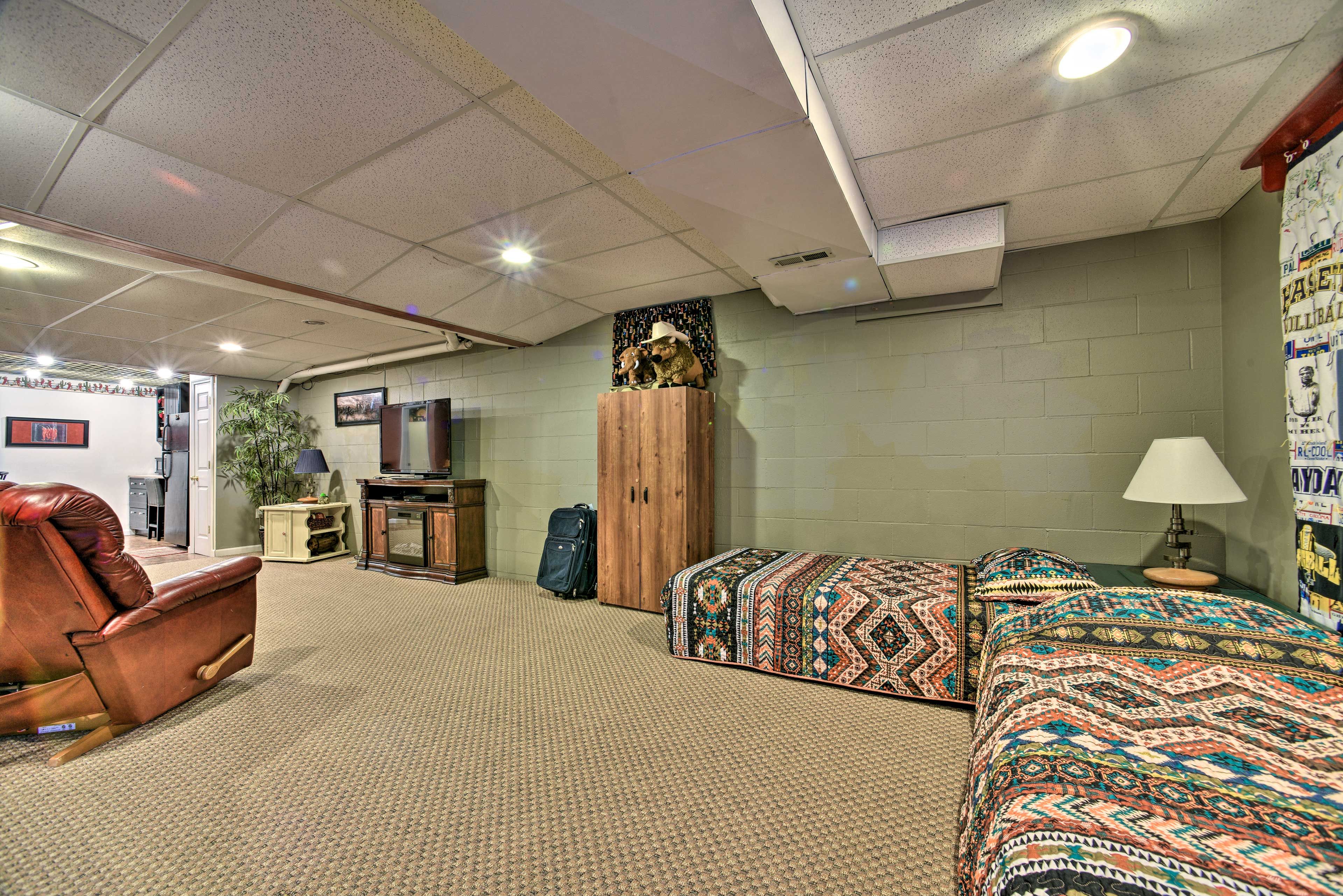 Living Room | 2 Twin Beds