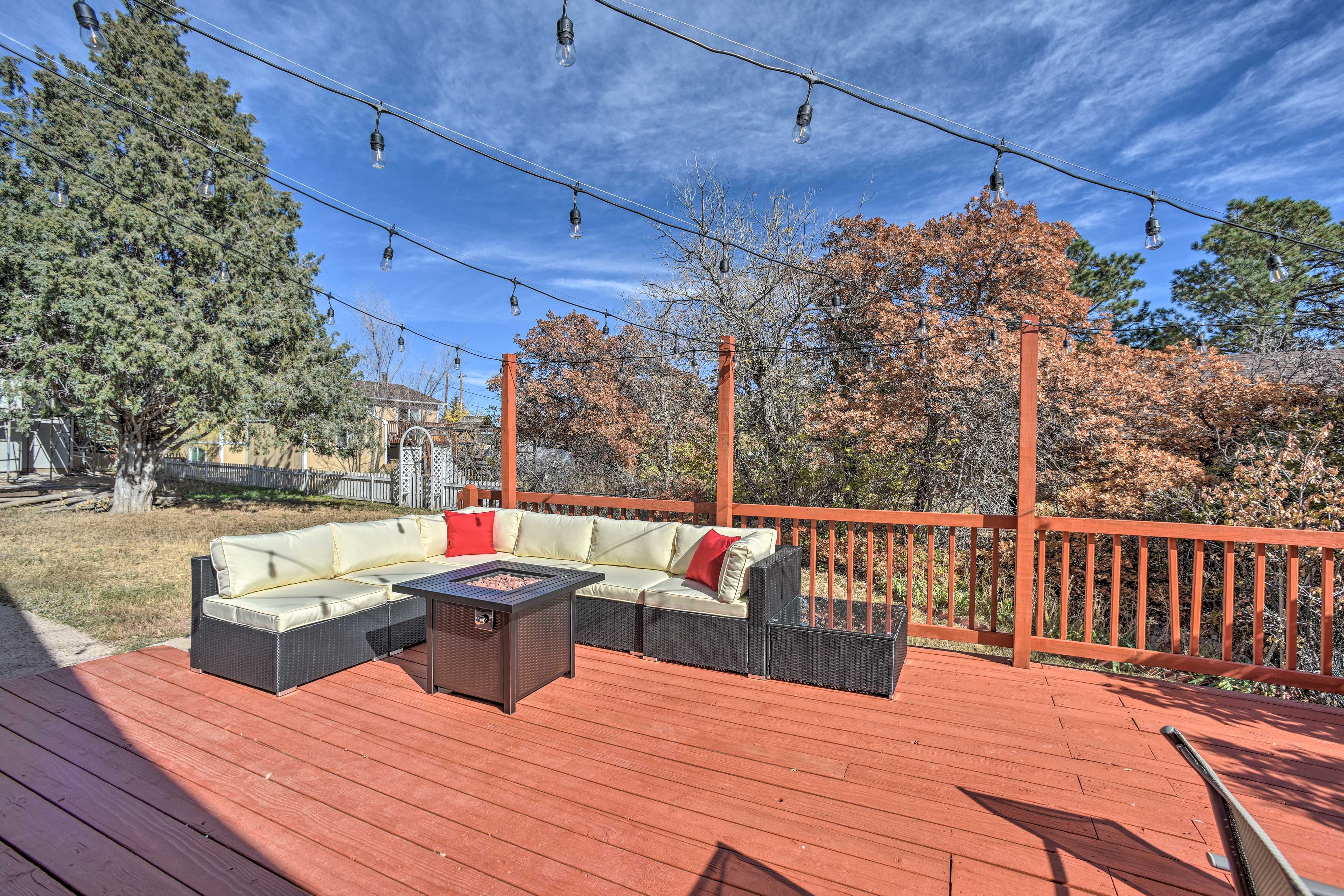 Deck | Bistro Lighting | Fire Pit Table