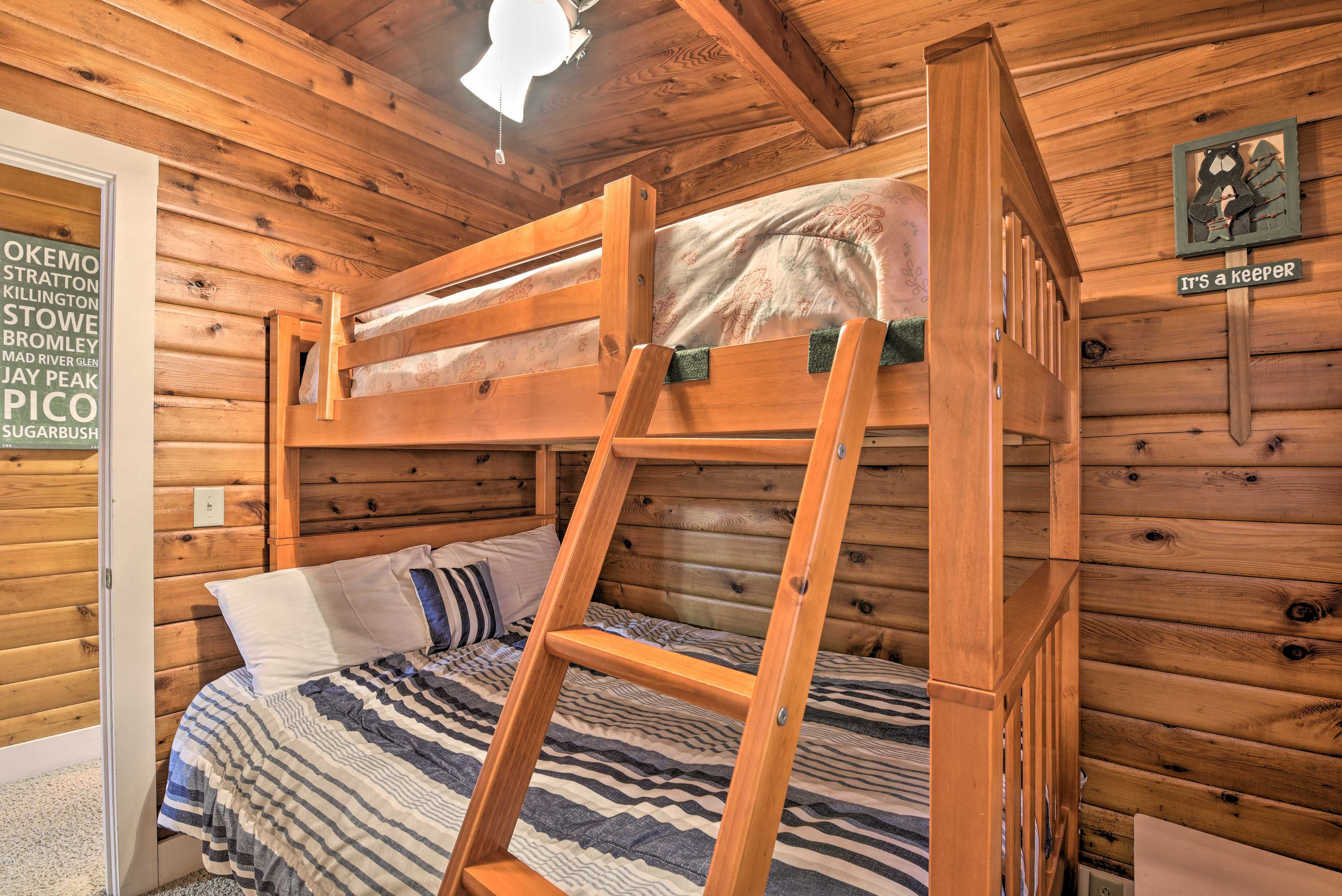 Bedroom 2 | Twin/Full Bunk Bed