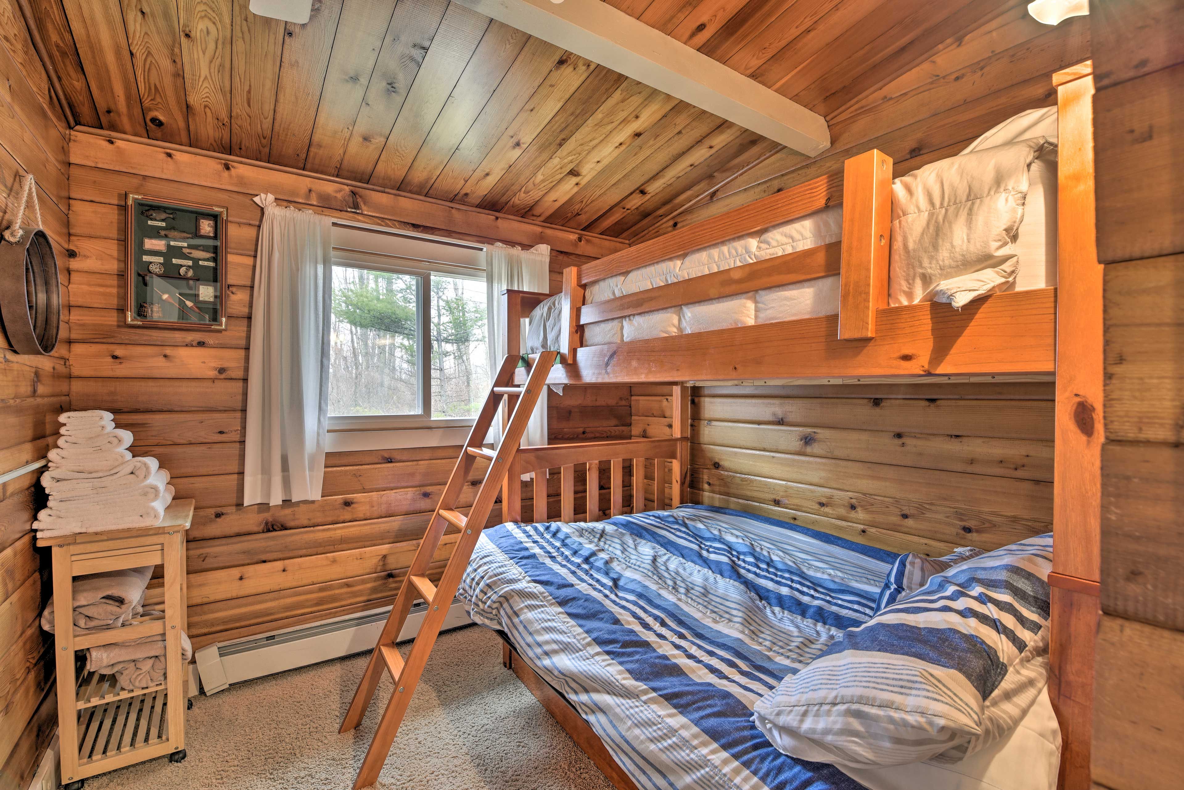 Bedroom 3 | Twin/Full Bunk Bed