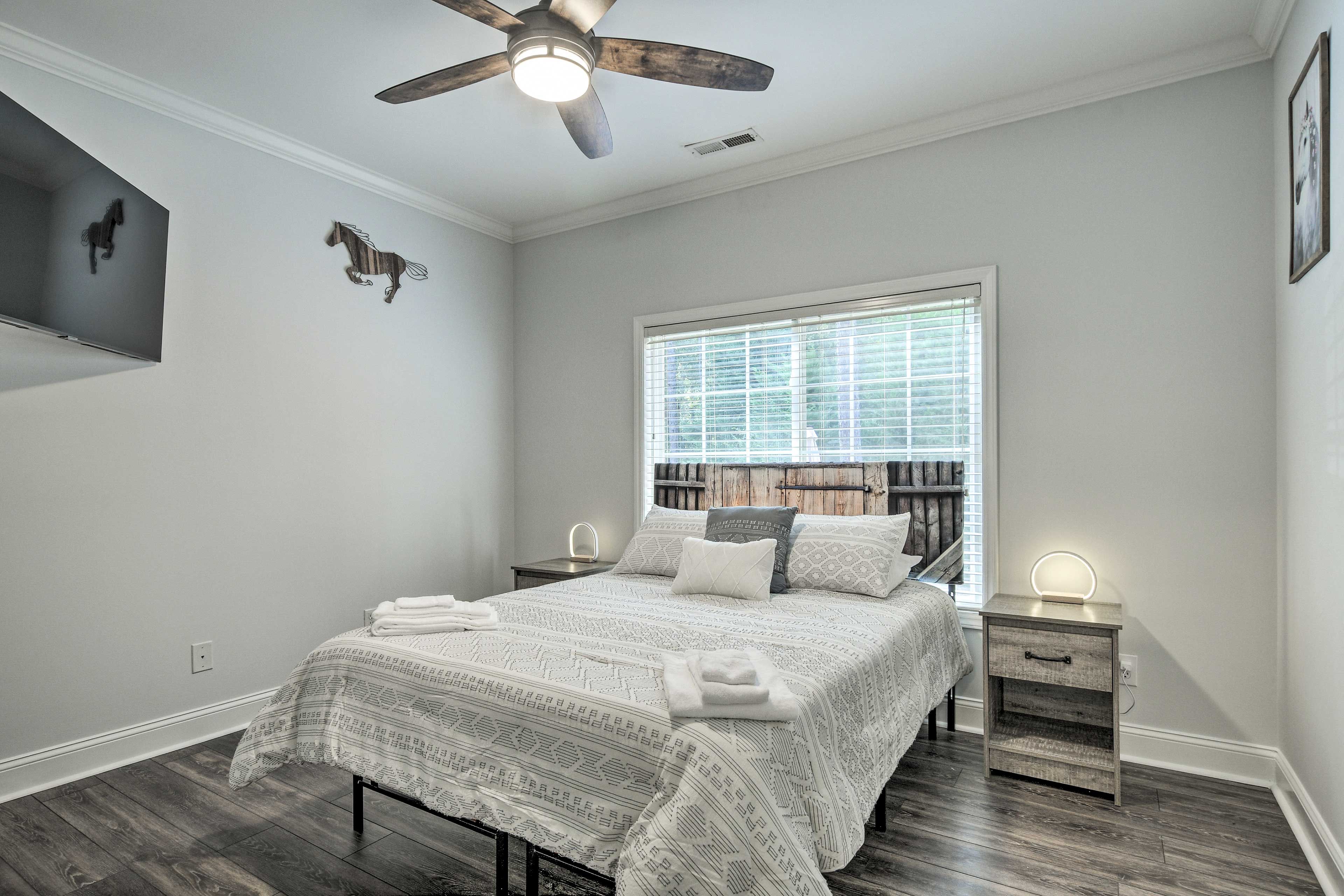 Bedroom 3 | Full Bed | Smart TV w/ Cable