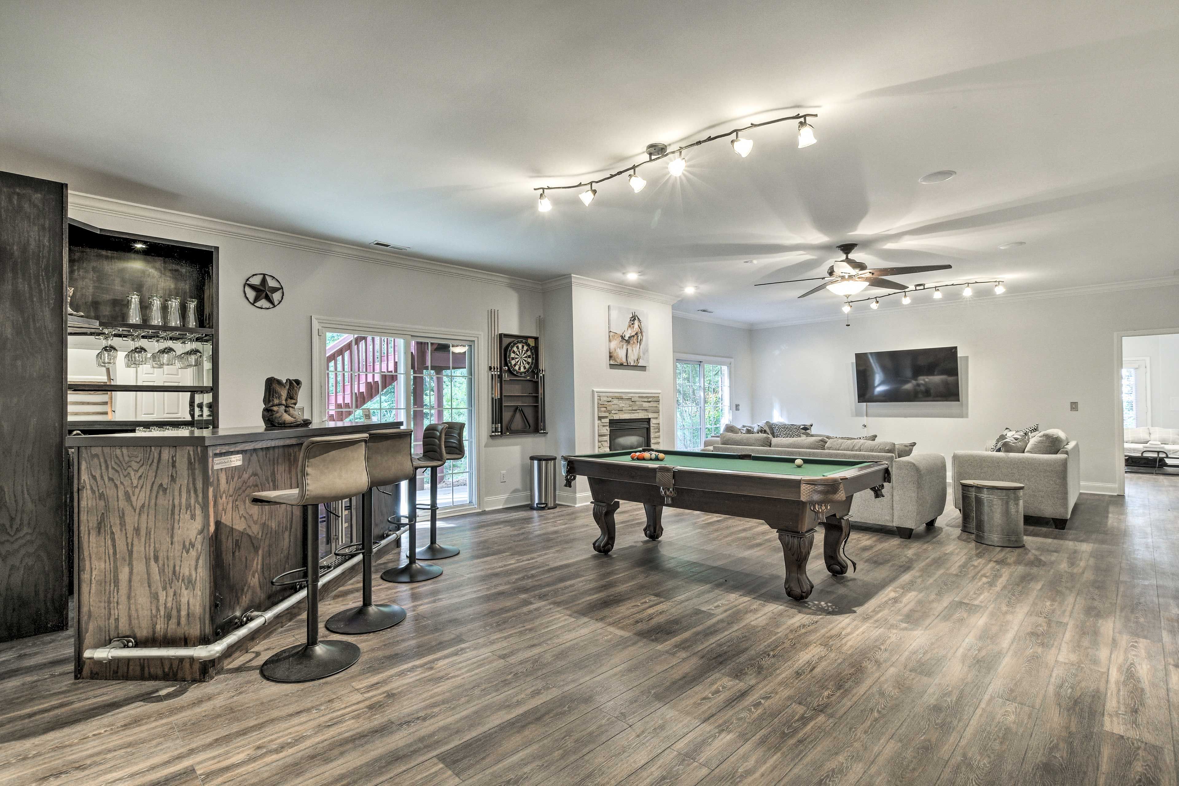 Pinehurst Vacation Rental | 6BR | 3BA | 4 Stairs to Access | 4,500 Sq Ft