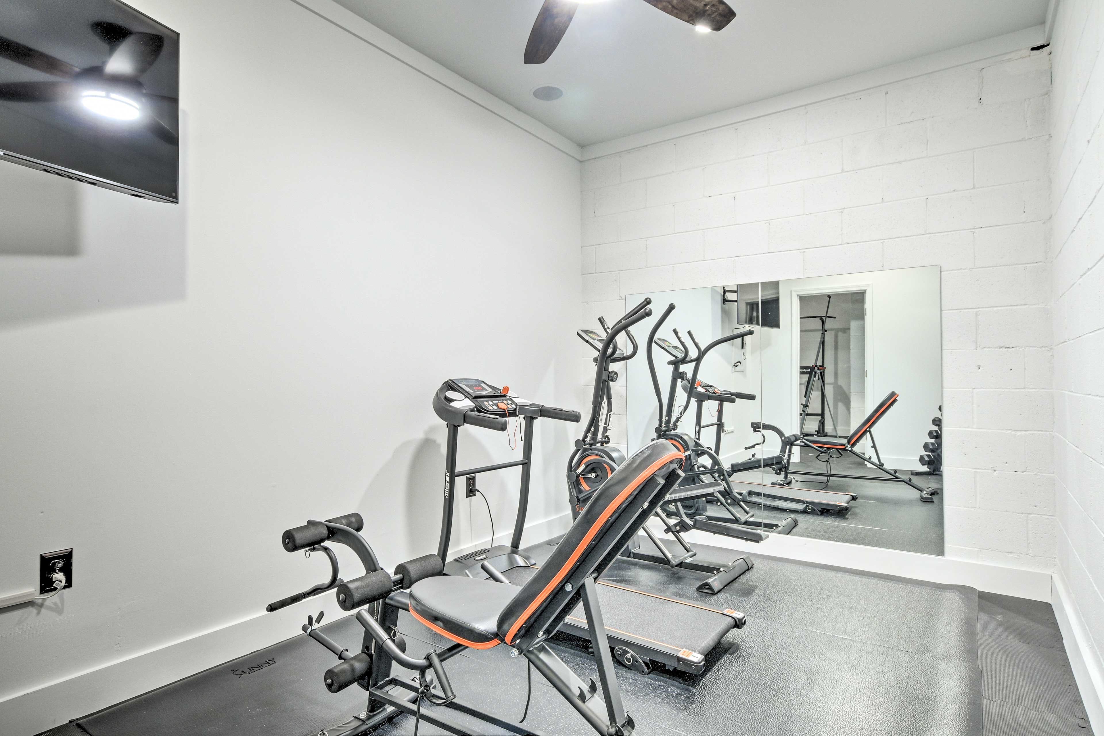 Gym | Home Sound System | Smart TV w/ Cable