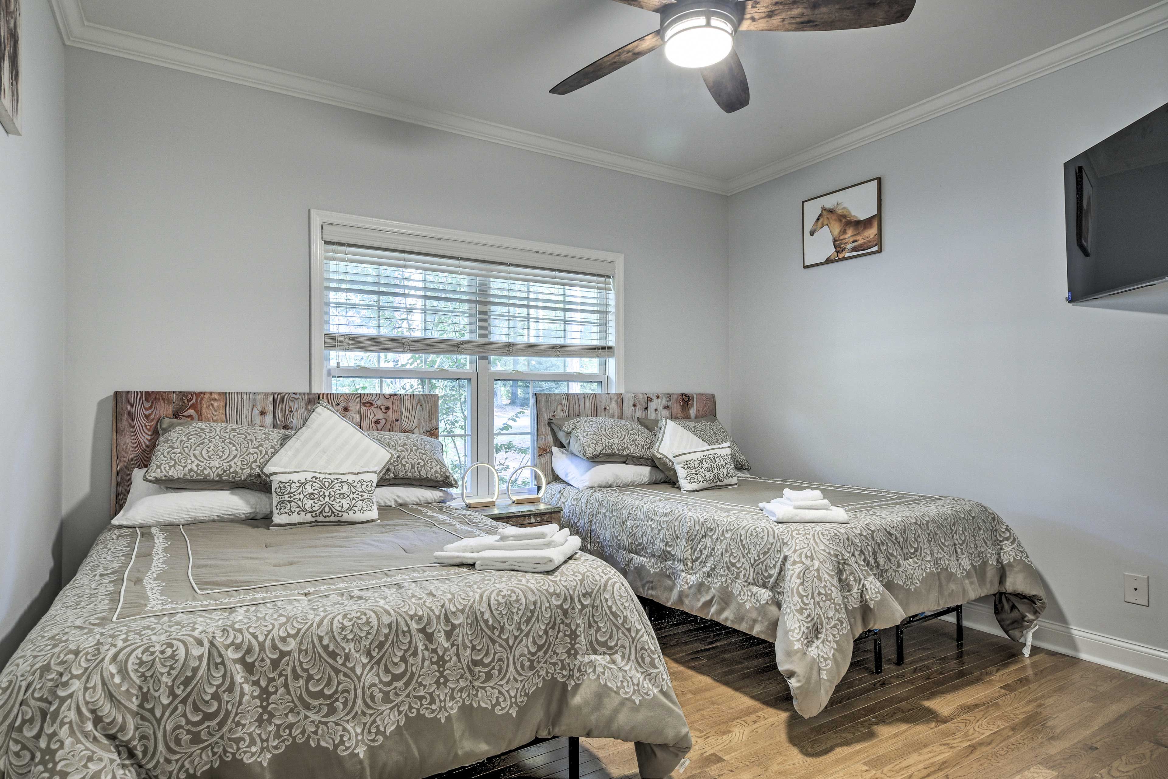Bedroom 4 | 2 Full Beds | Smart TV w/ Cable