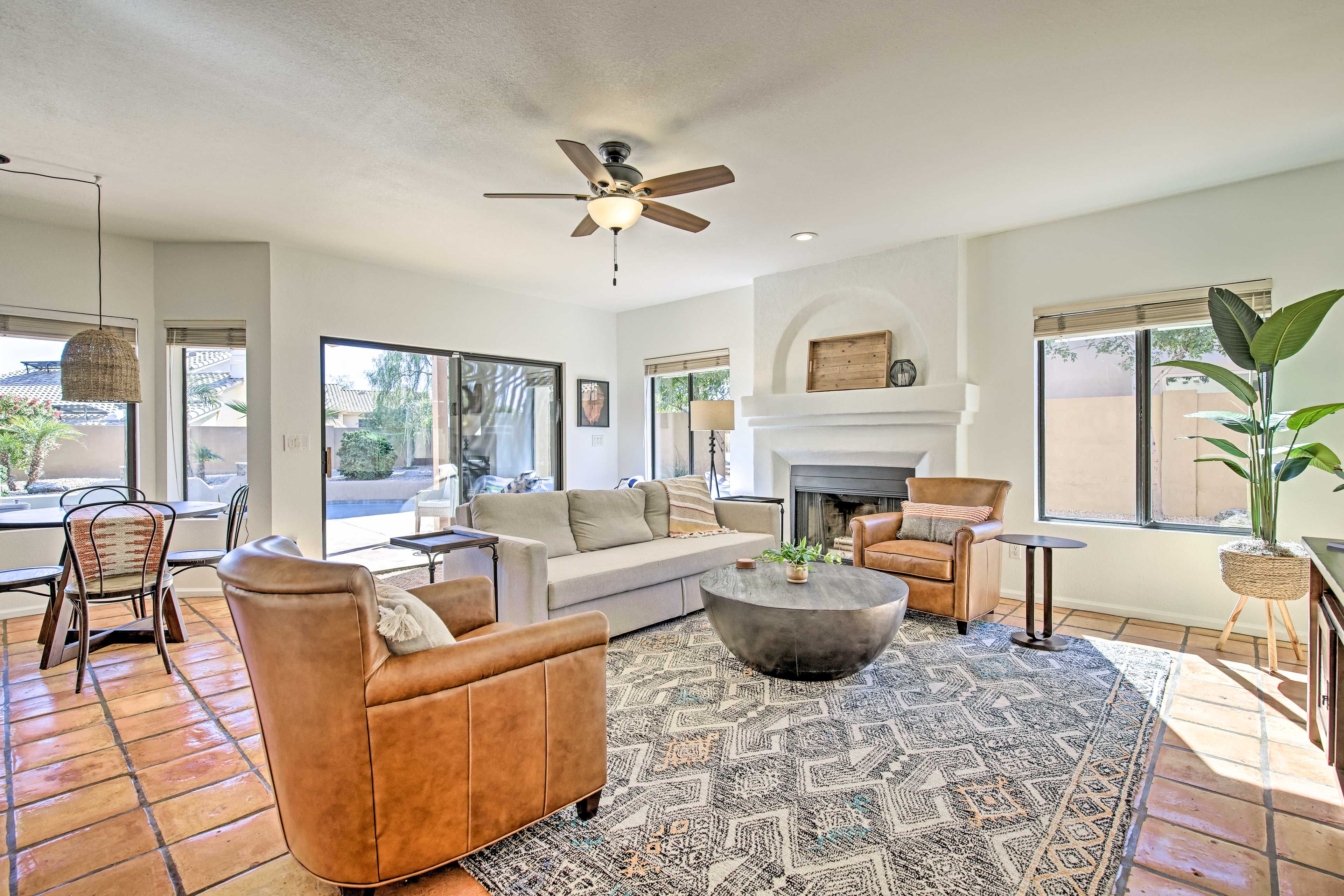 Living Room | Free WiFi | Central A/C | Smart TV