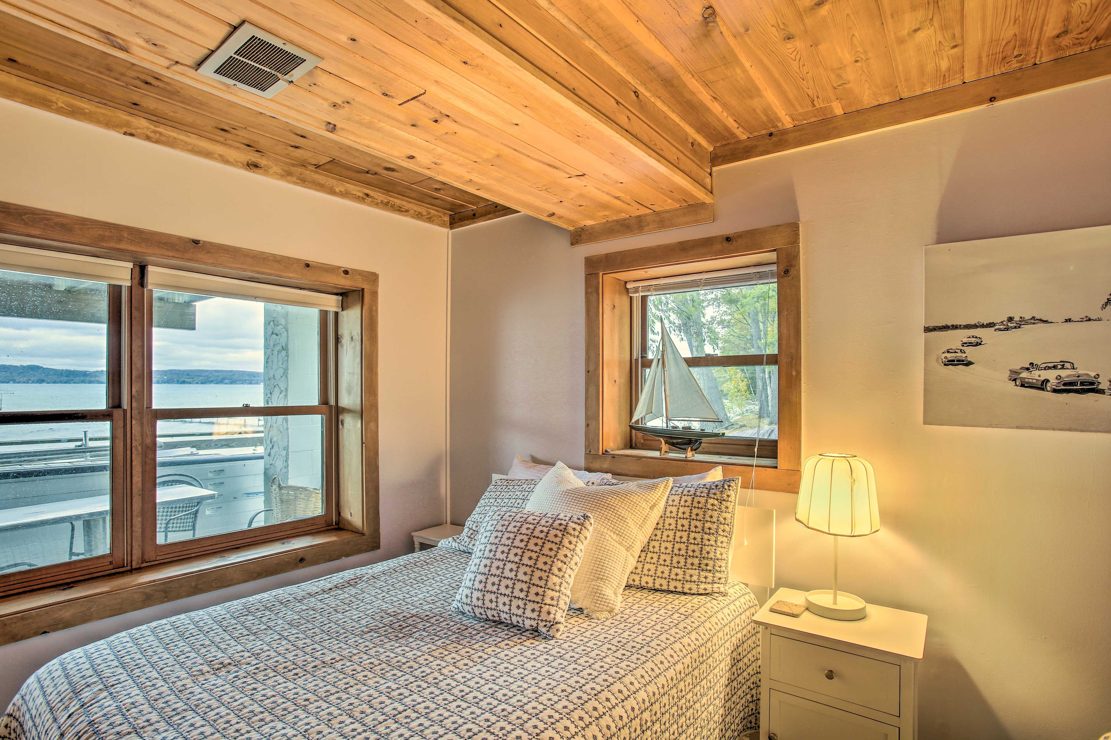 Bedroom 1 | Main Level | Queen Bed | Full Bed