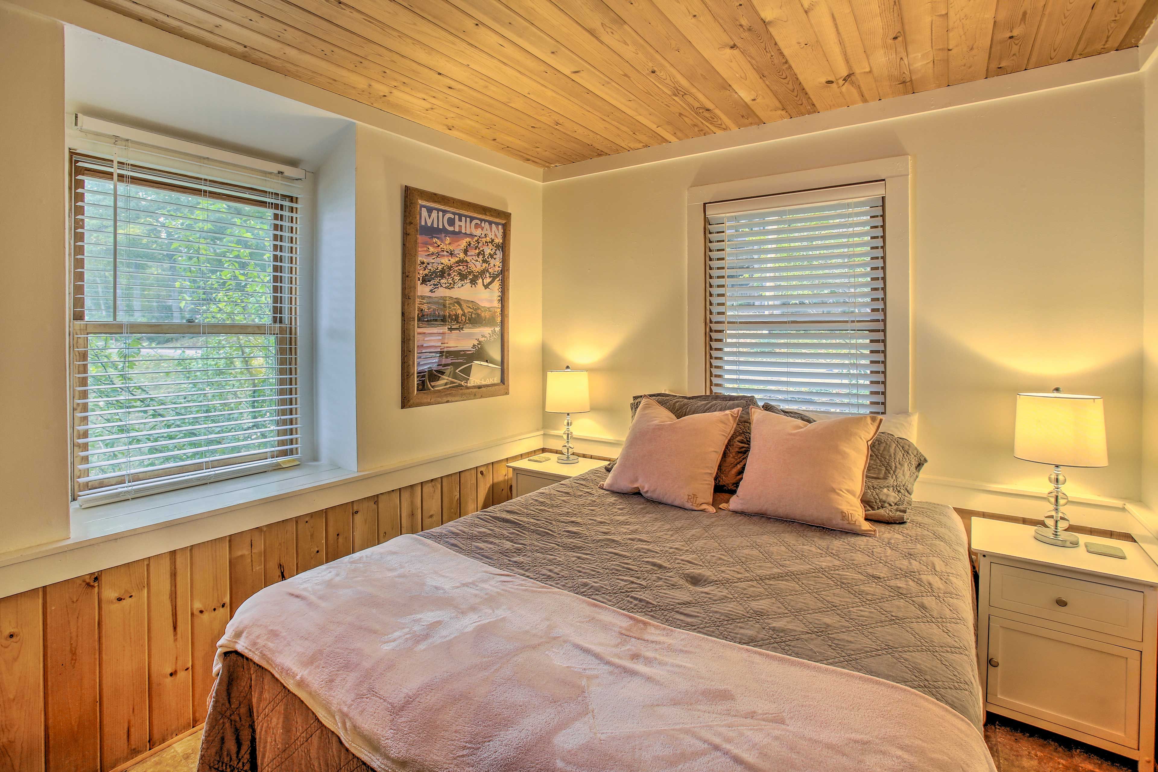 Bedroom 2 | Main Level | Queen Bed