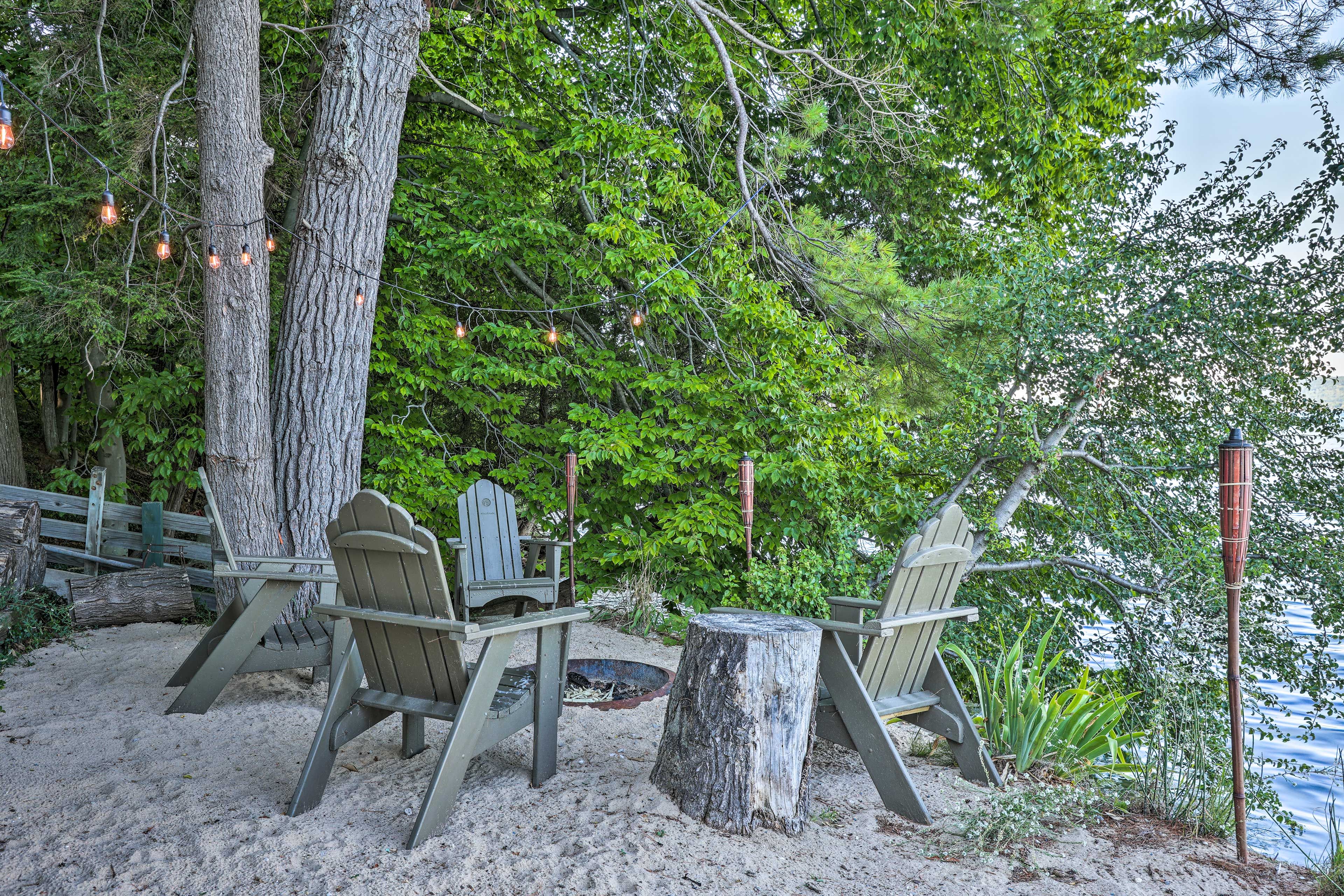 Cottage Exterior | Fire Pit