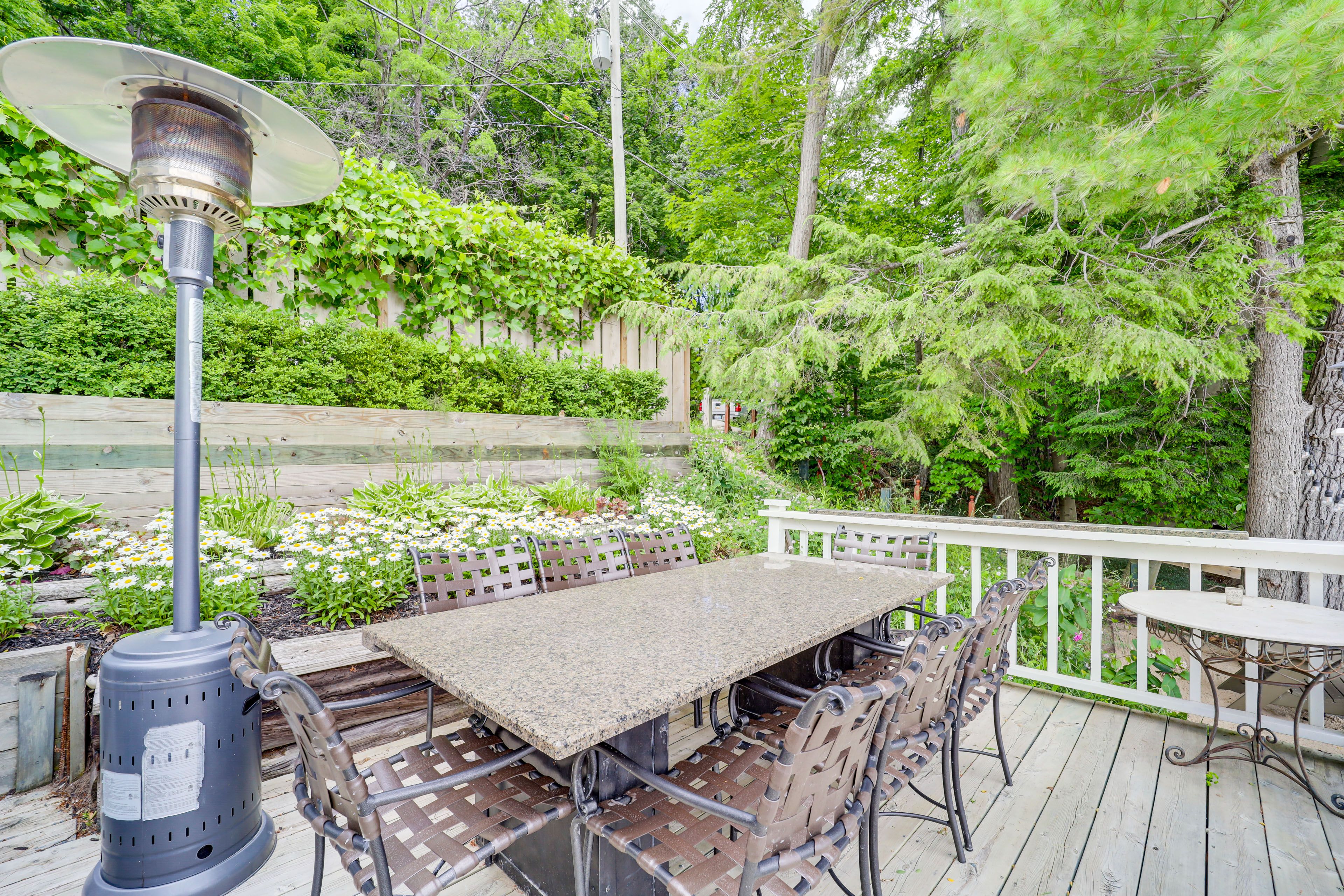 Deck | Gas & Charcoal Grills