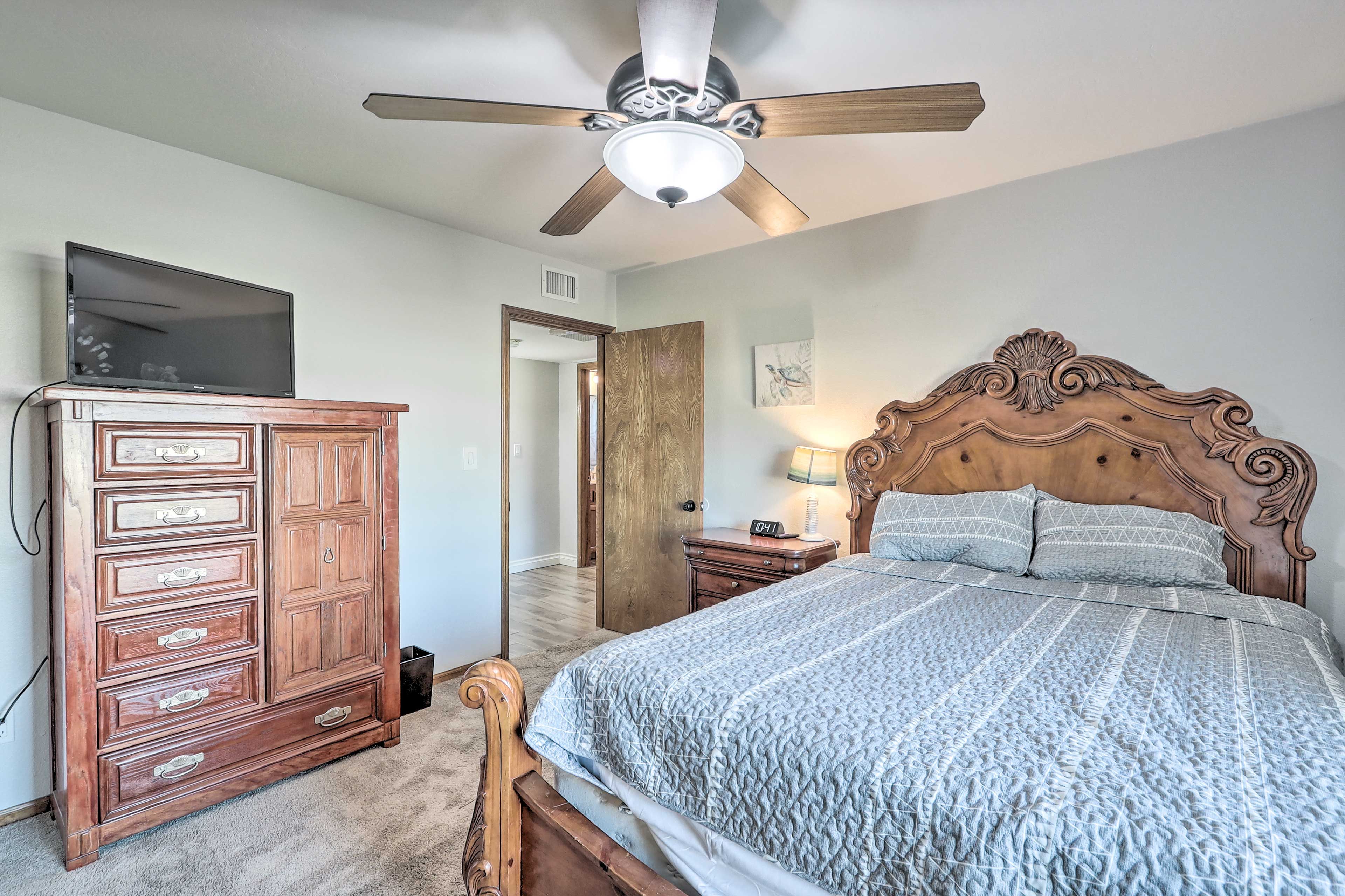 Bedroom 3 | Queen Bed | Smart TV