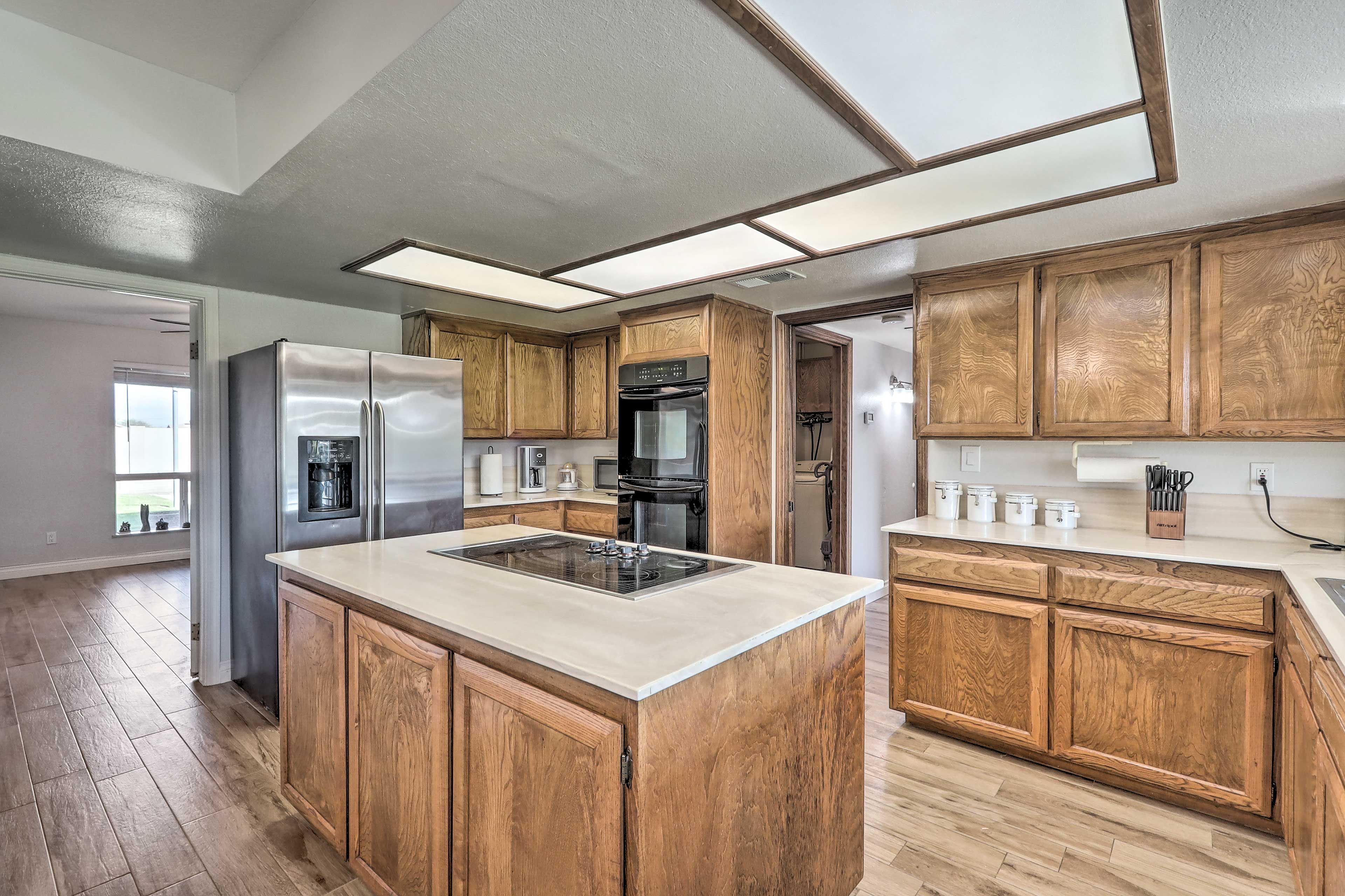 Kitchen | Fully Equipped | Cooking Basics | Coffee Maker | Dishware/Flatware