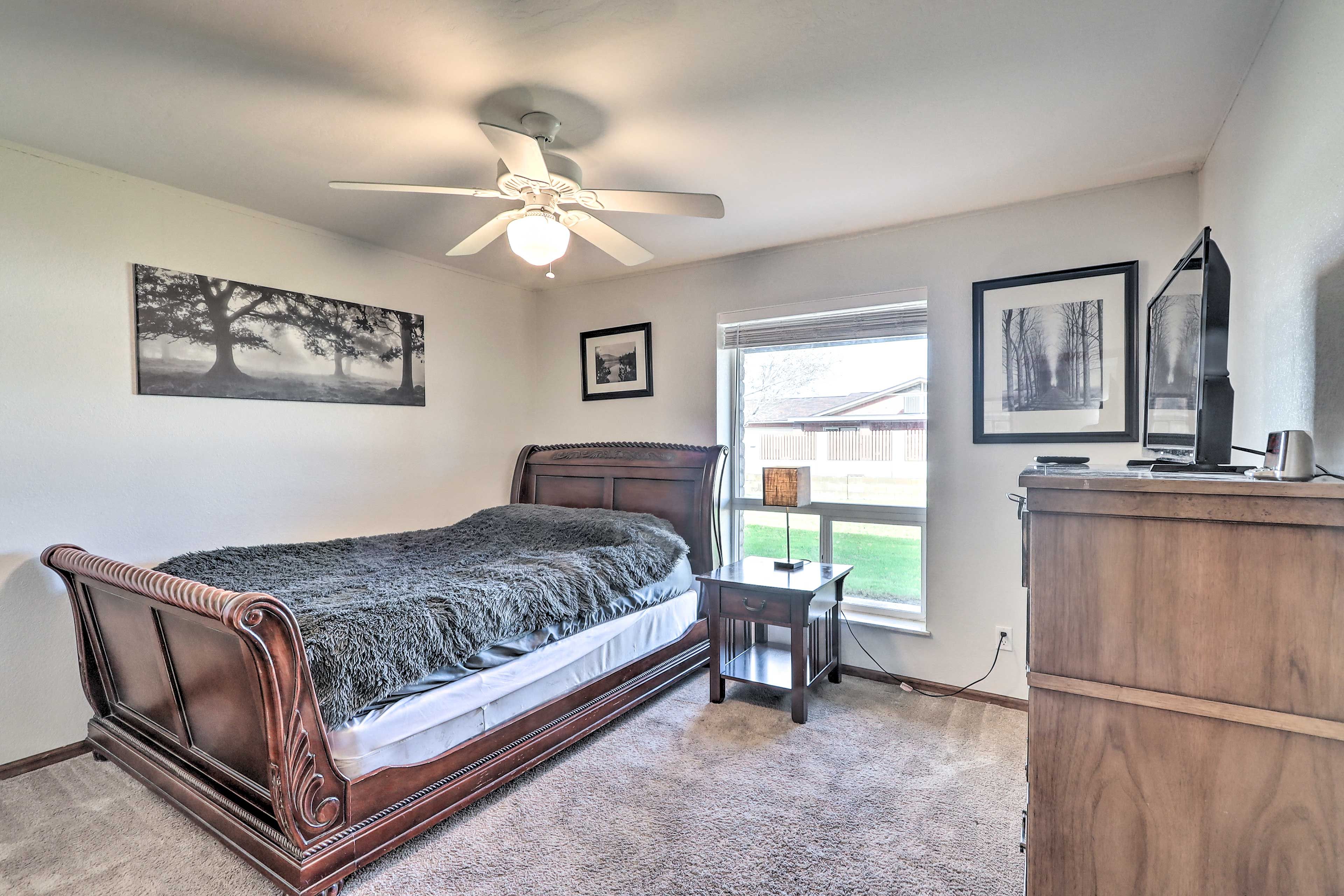Bedroom 4 | Queen Bed | Smart TV