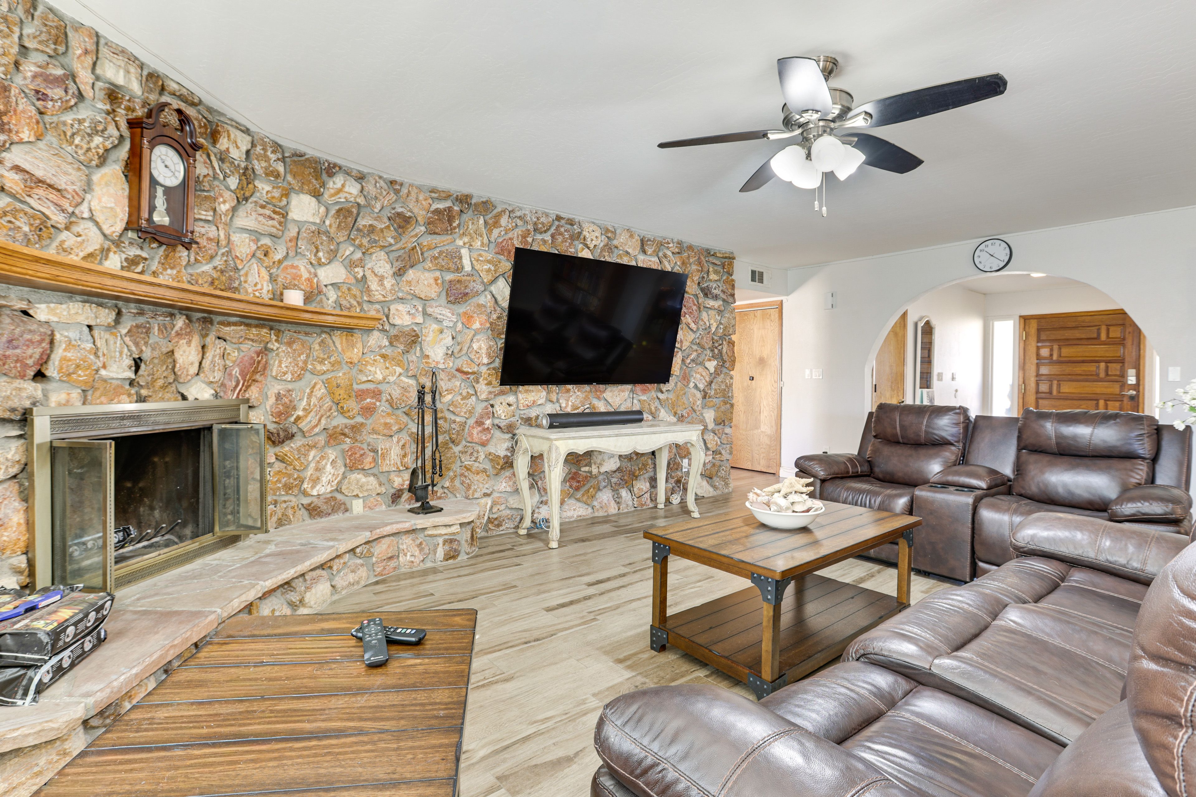 Living Room | Free WiFi