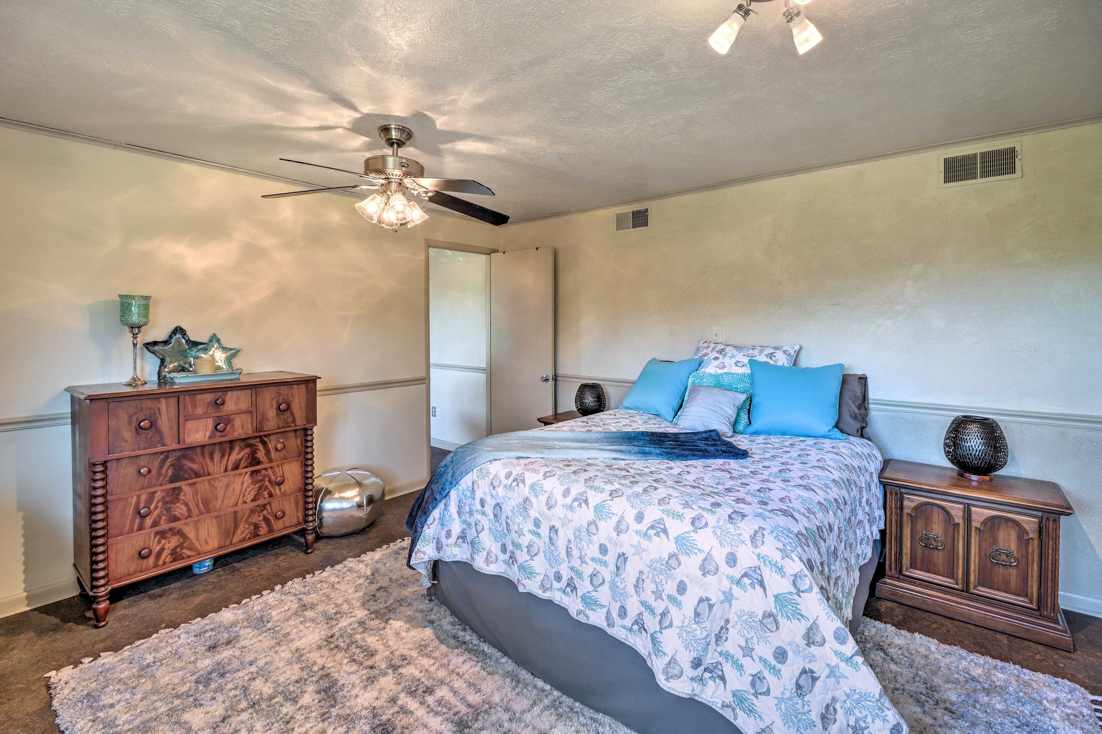 Bedroom 2 | Queen Bed