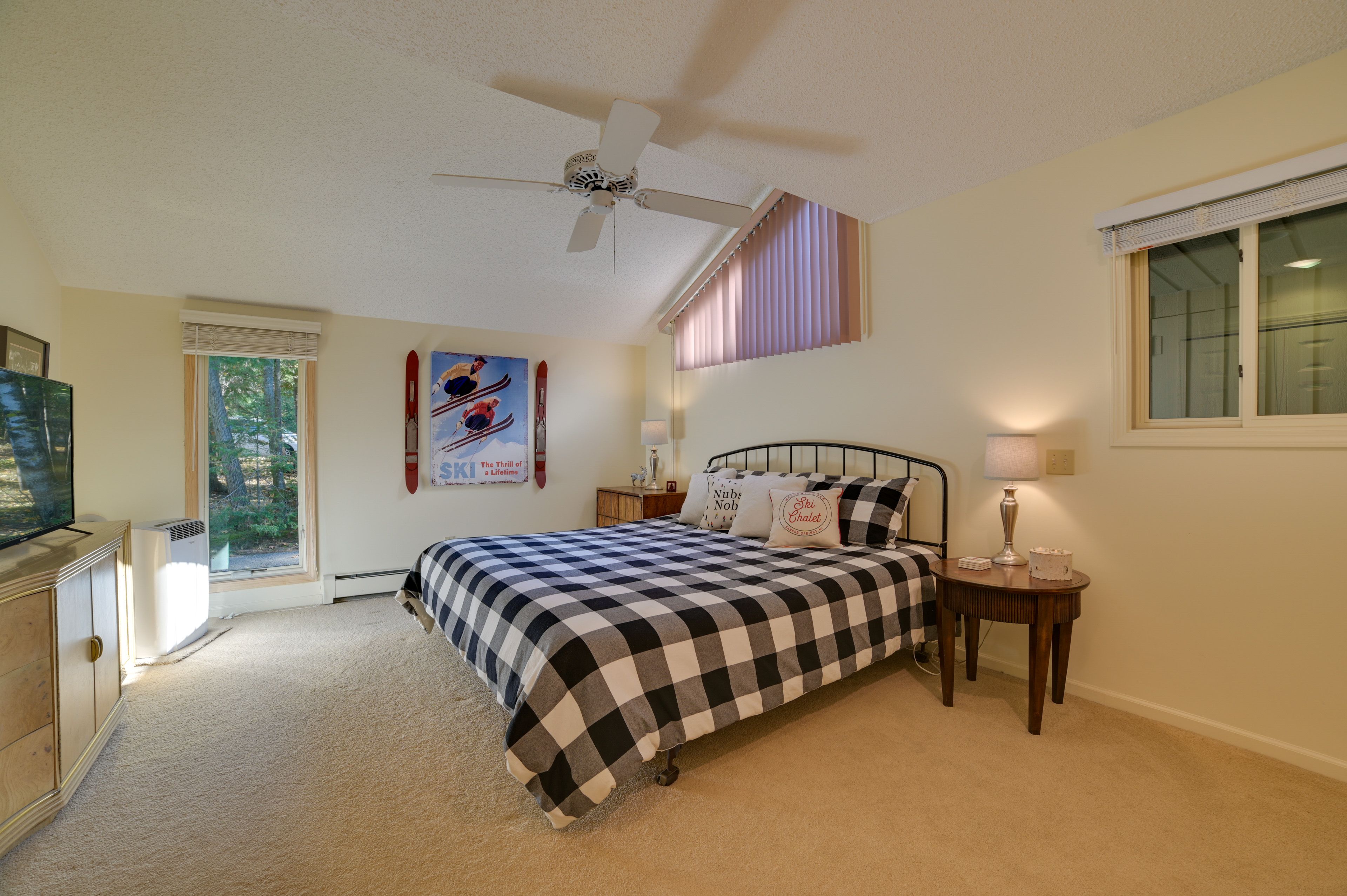 Bedroom 1 | King Bed | 1st Floor | En-Suite Bathroom | Smart TV