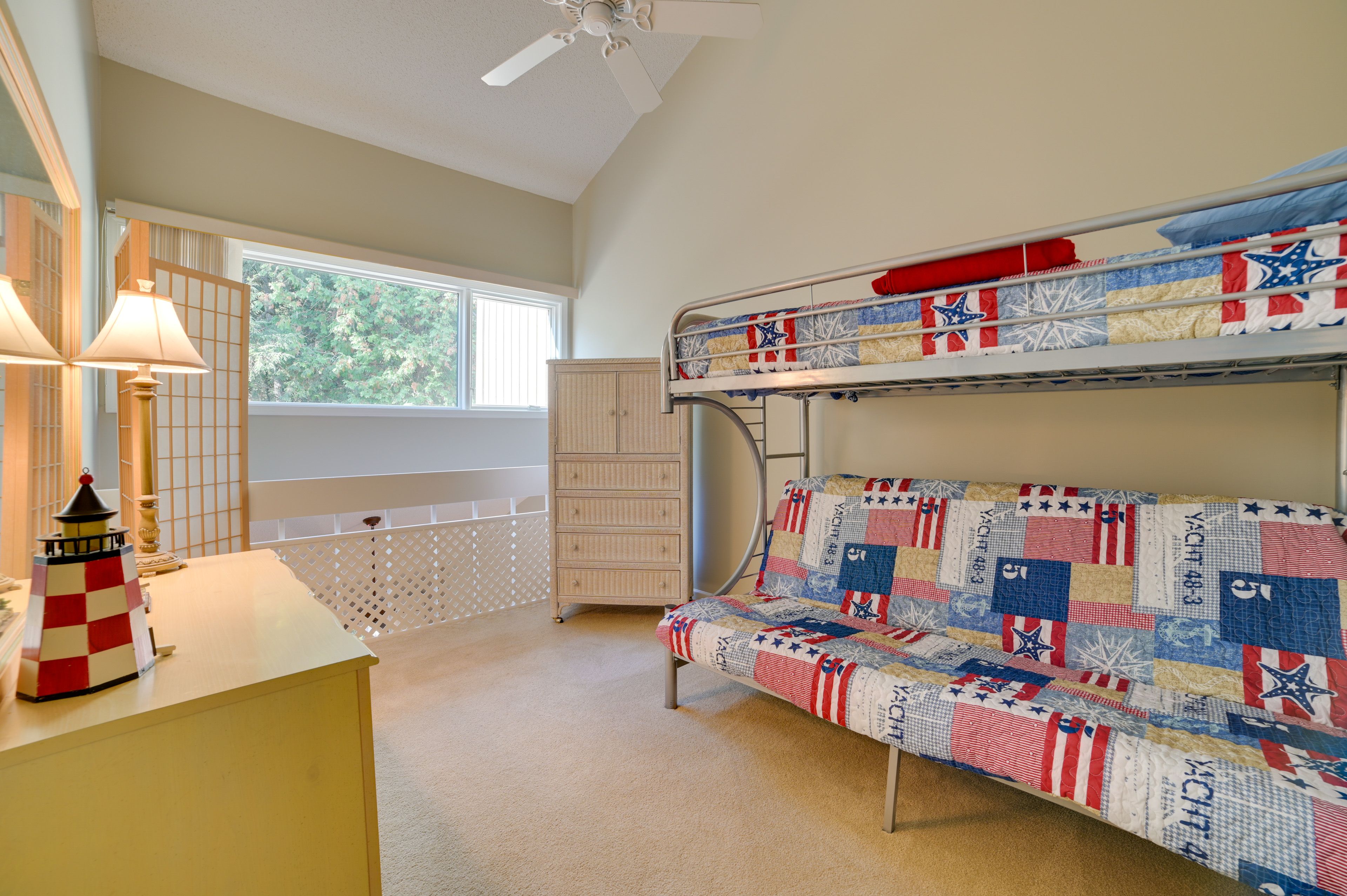 Loft | Twin/Futon Bunk Bed | 2nd Floor