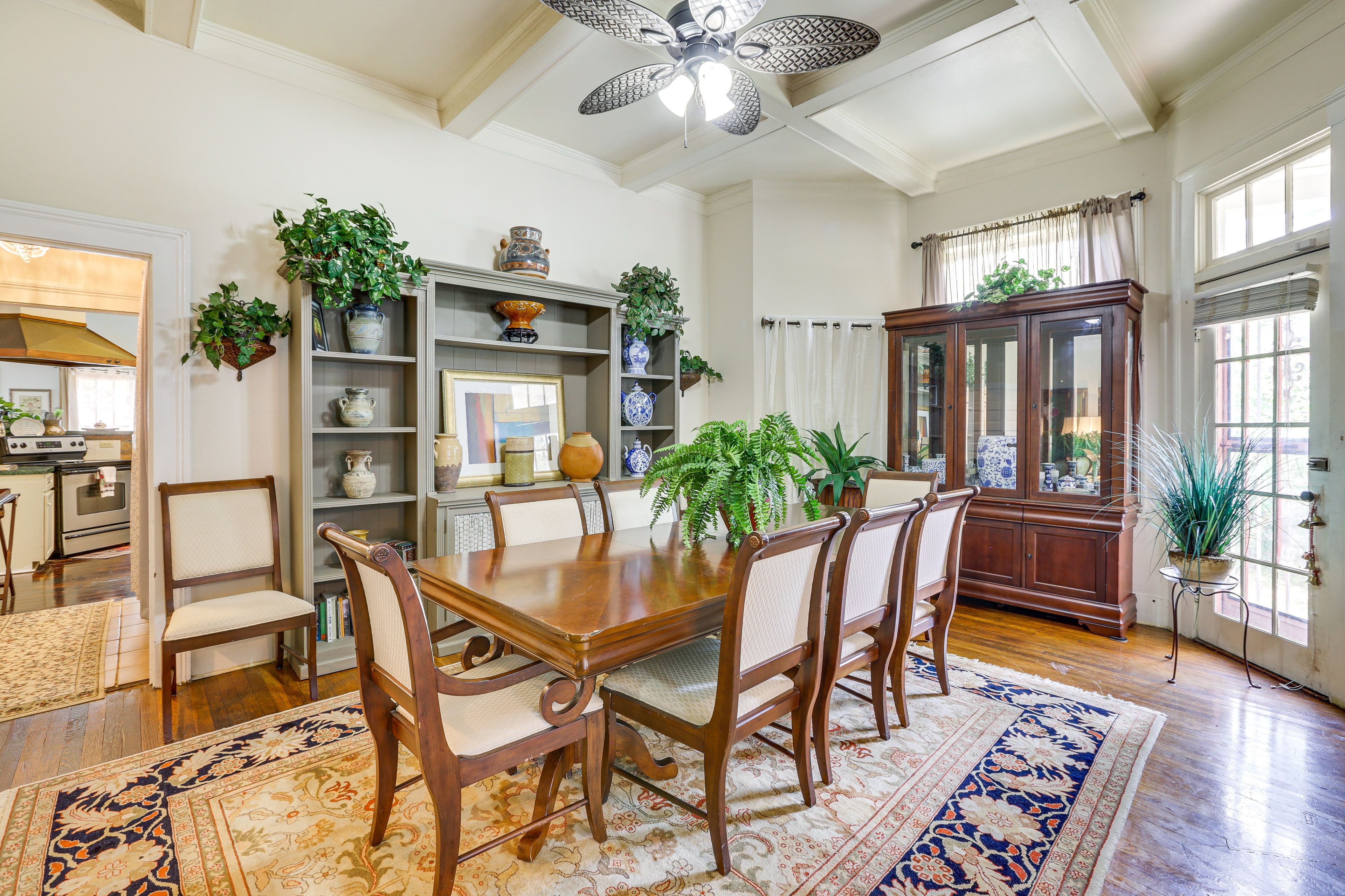 Formal Dining Room | Dishware & Flatware Provided