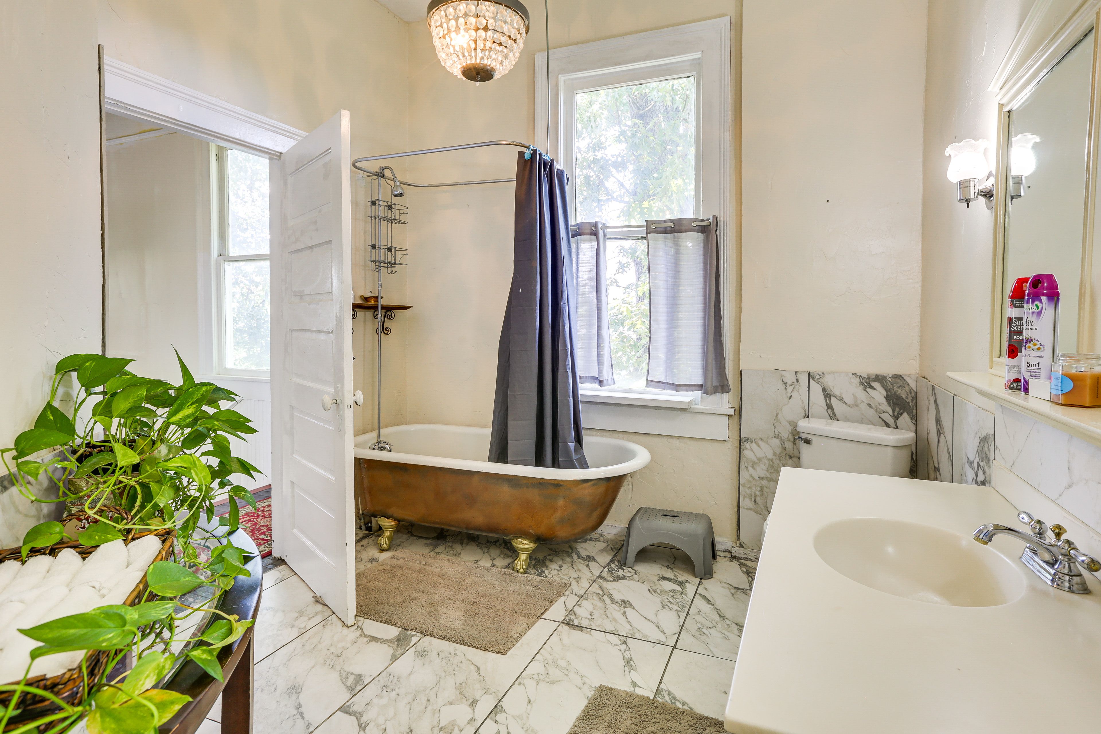 Full Bathroom | Complimentary Toiletries
