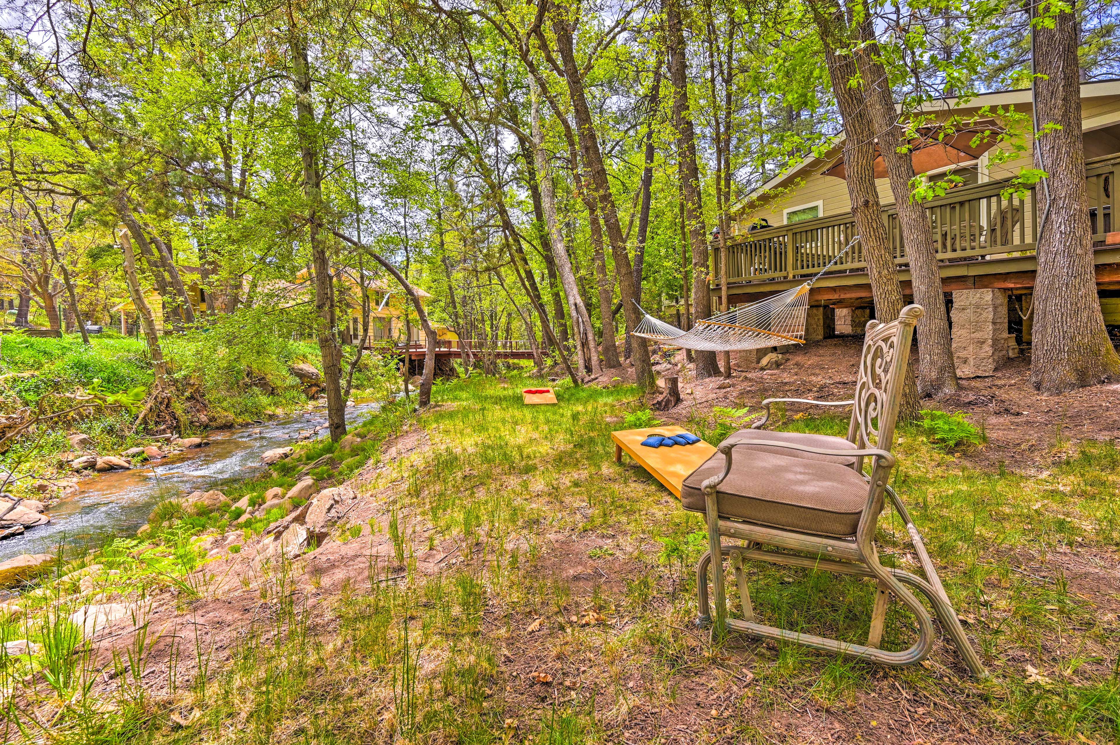 Backyard | Horseshoes & Cornhole