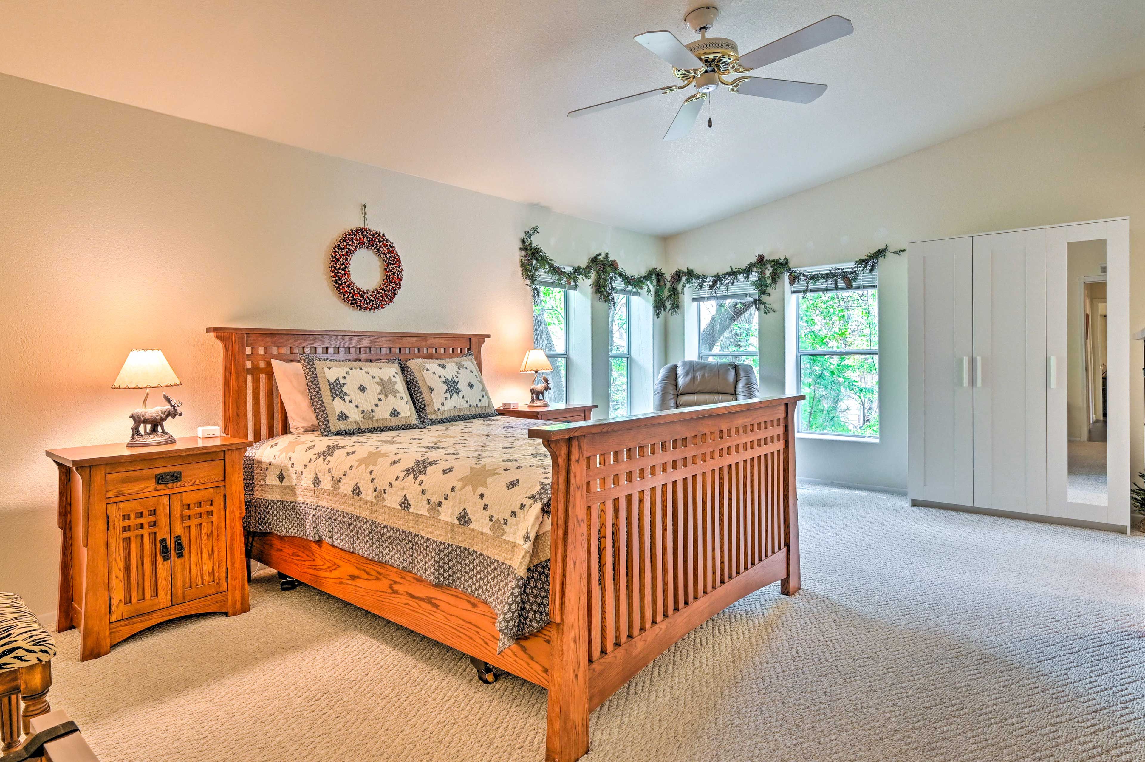 Bedroom 1 | Queen Bed