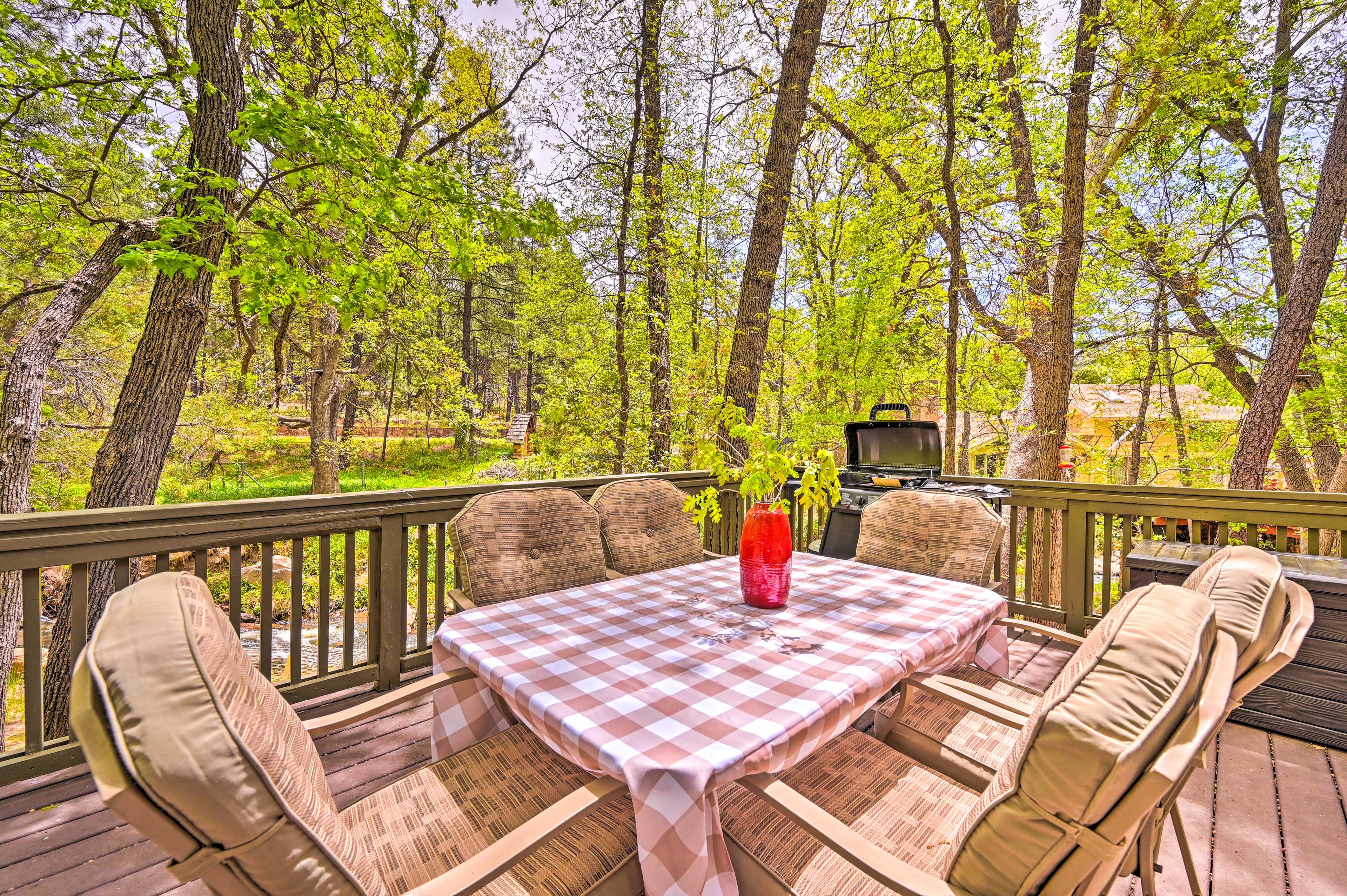 Deck | Outdoor Dining Area