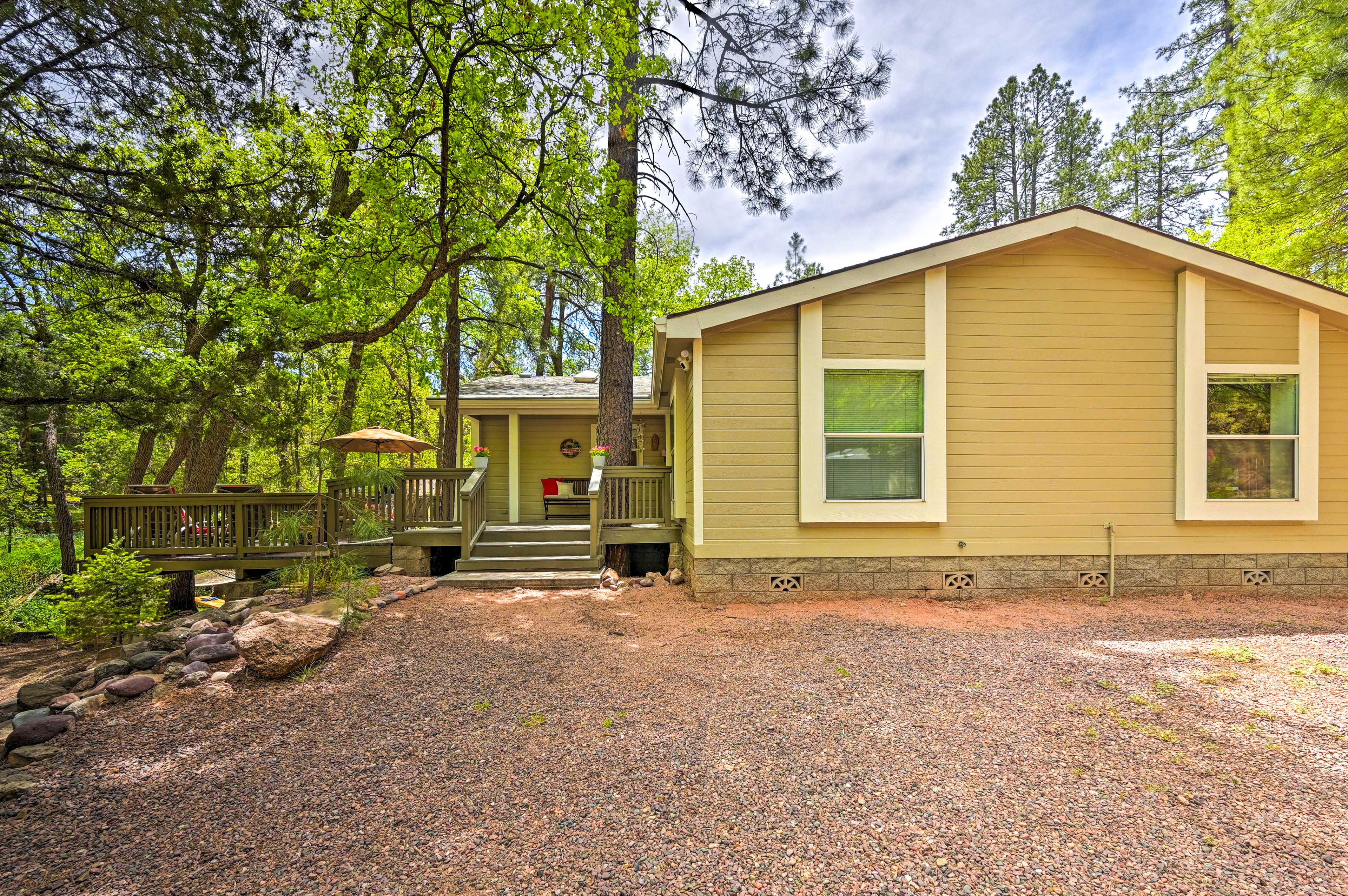 Property Exterior | Driveway (3 Vehicles)