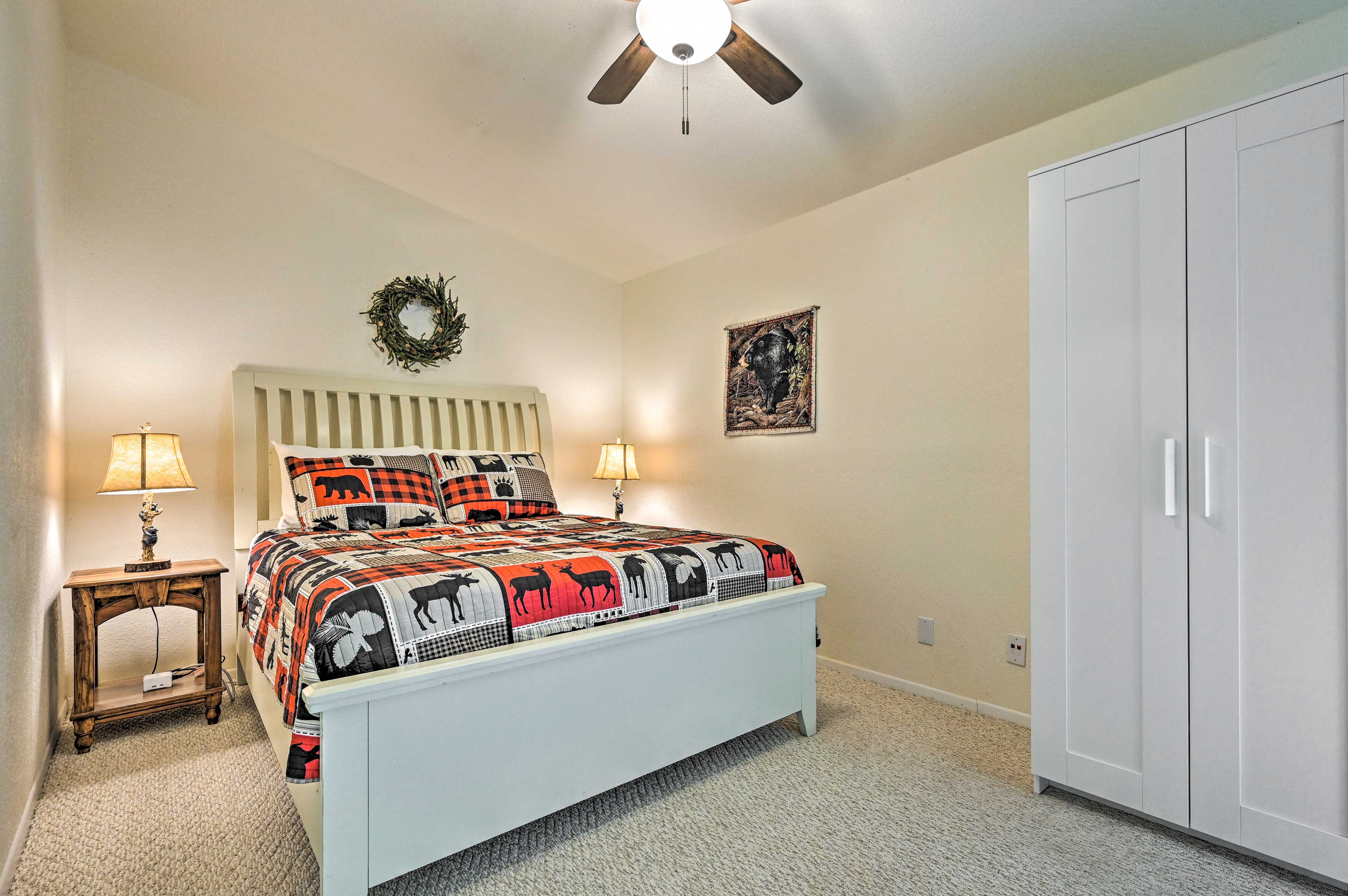 Bedroom 2 | Queen Bed