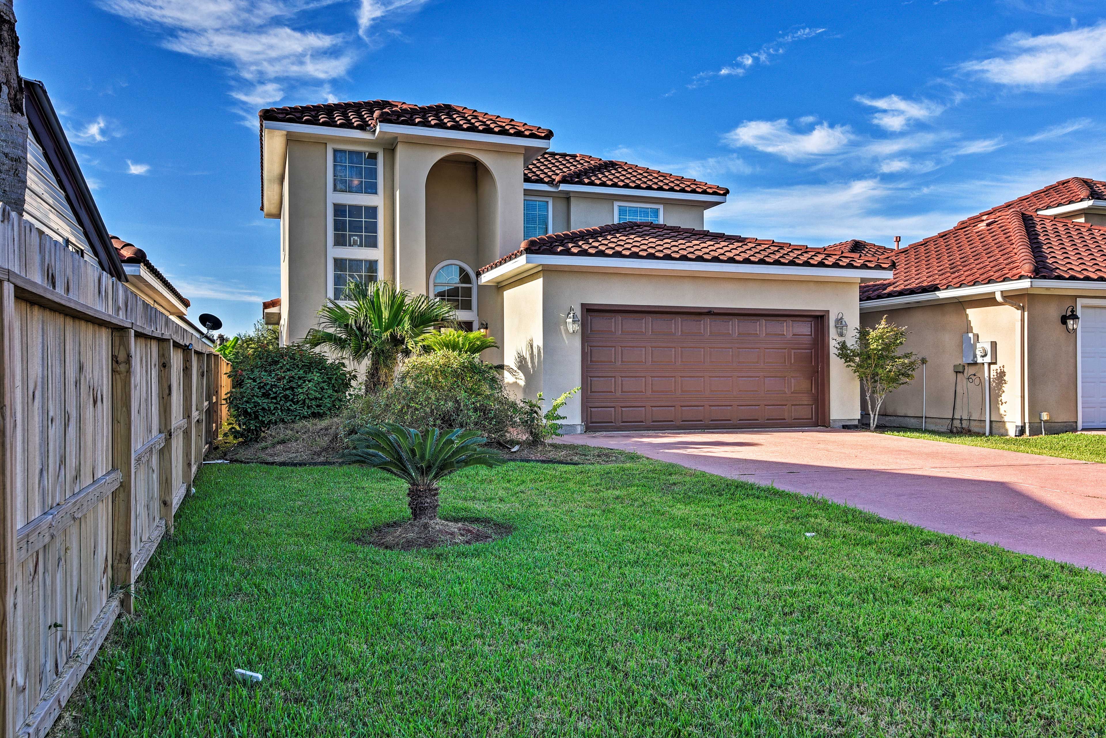 Exterior | Parking | Driveway (2 Vehicles)