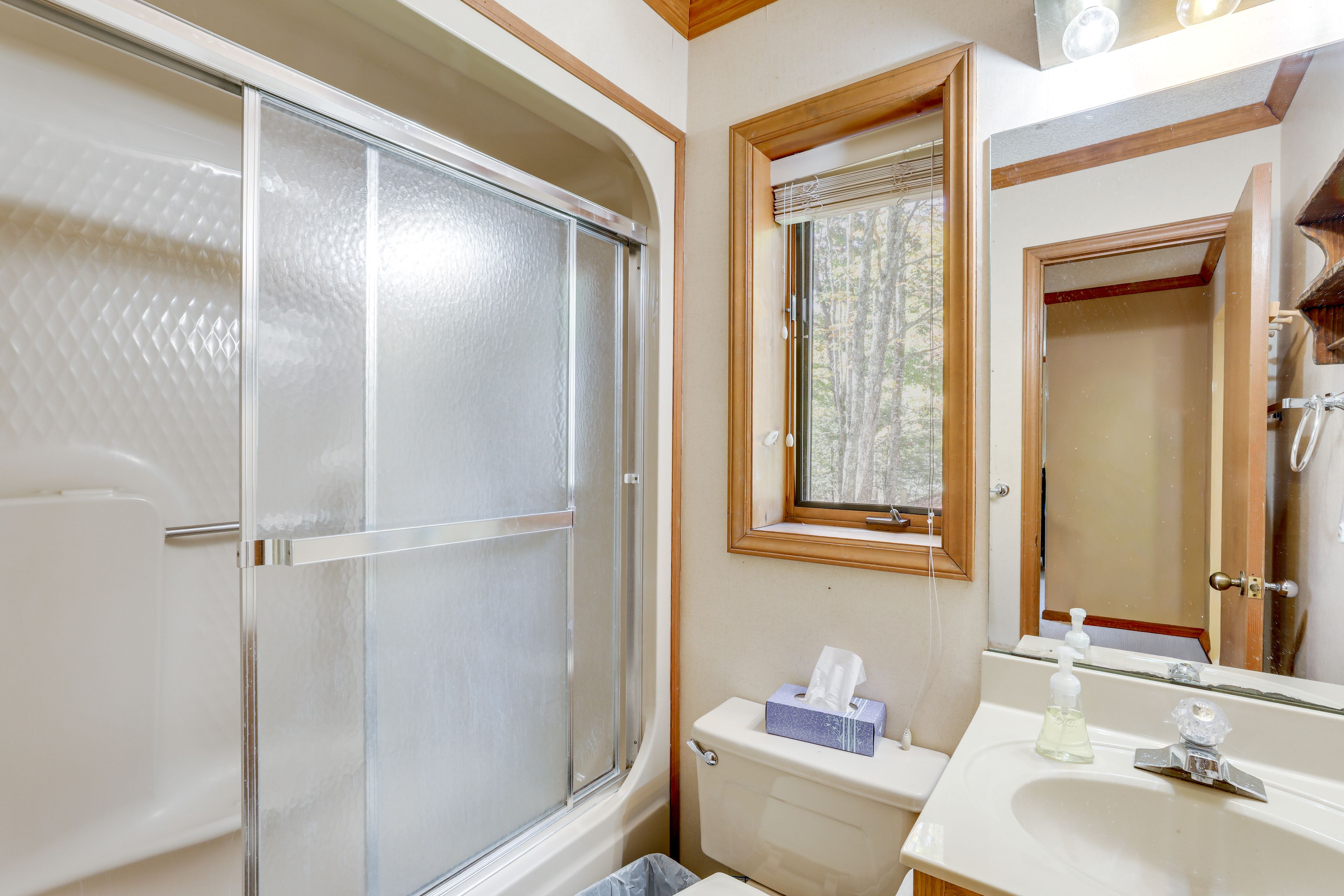 Full Bathroom | Shower/Tub Combo