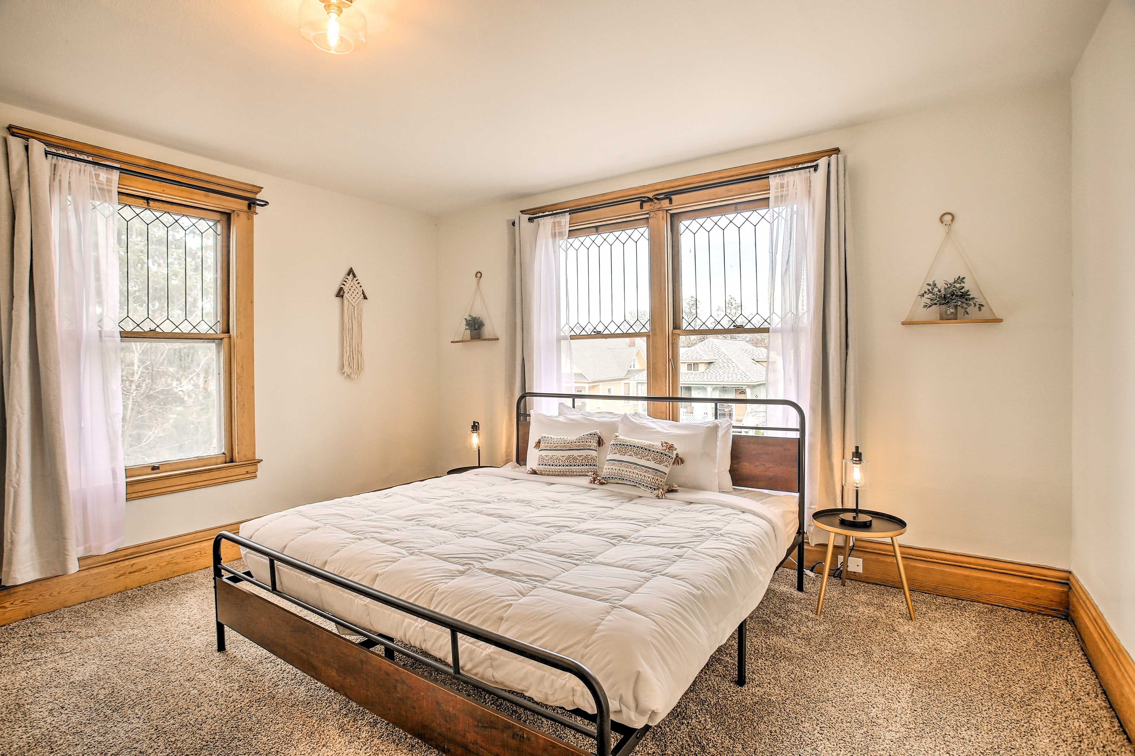 Bedroom 1 | King Bed | Linens Provided