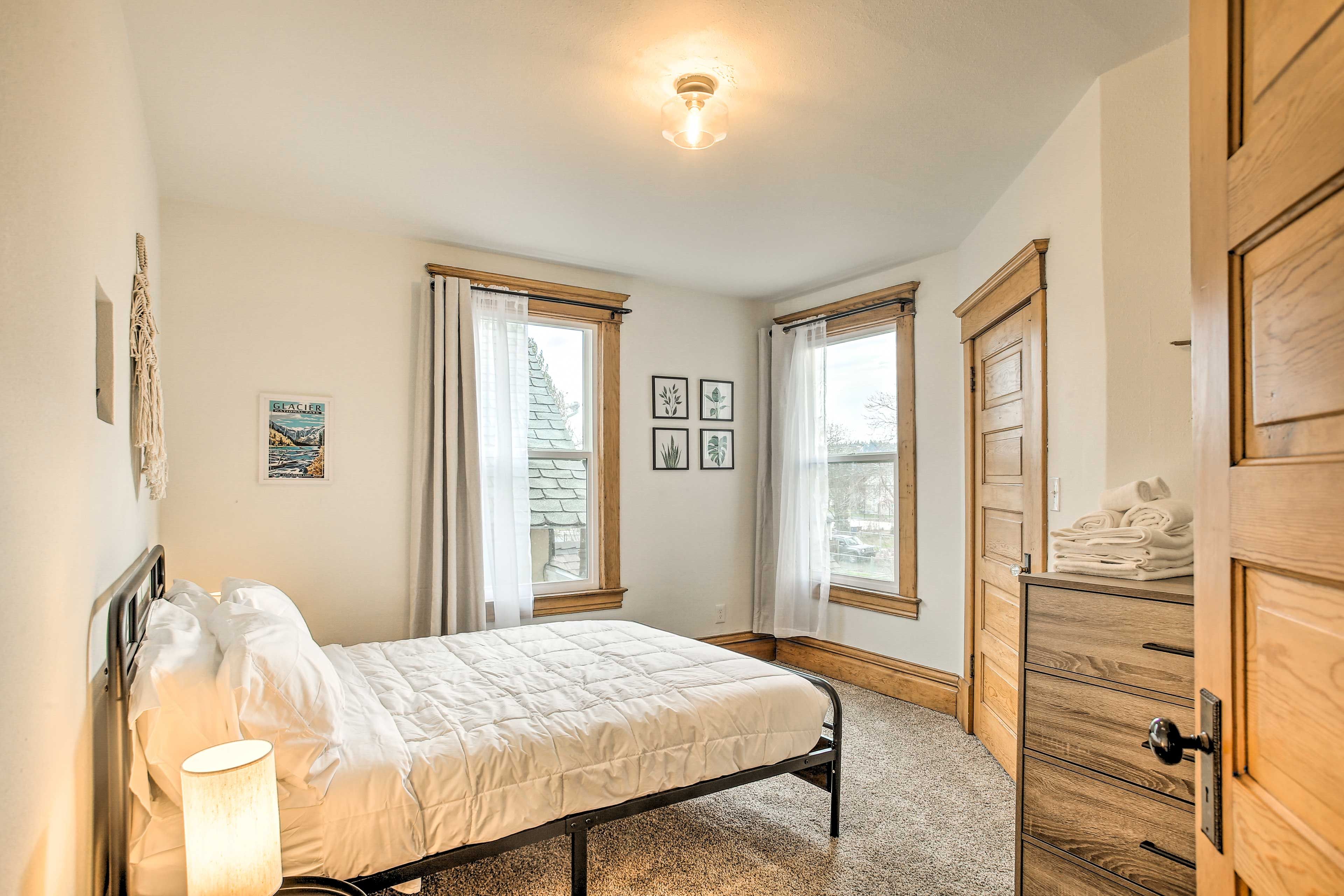 Bedroom 2 | Queen Bed