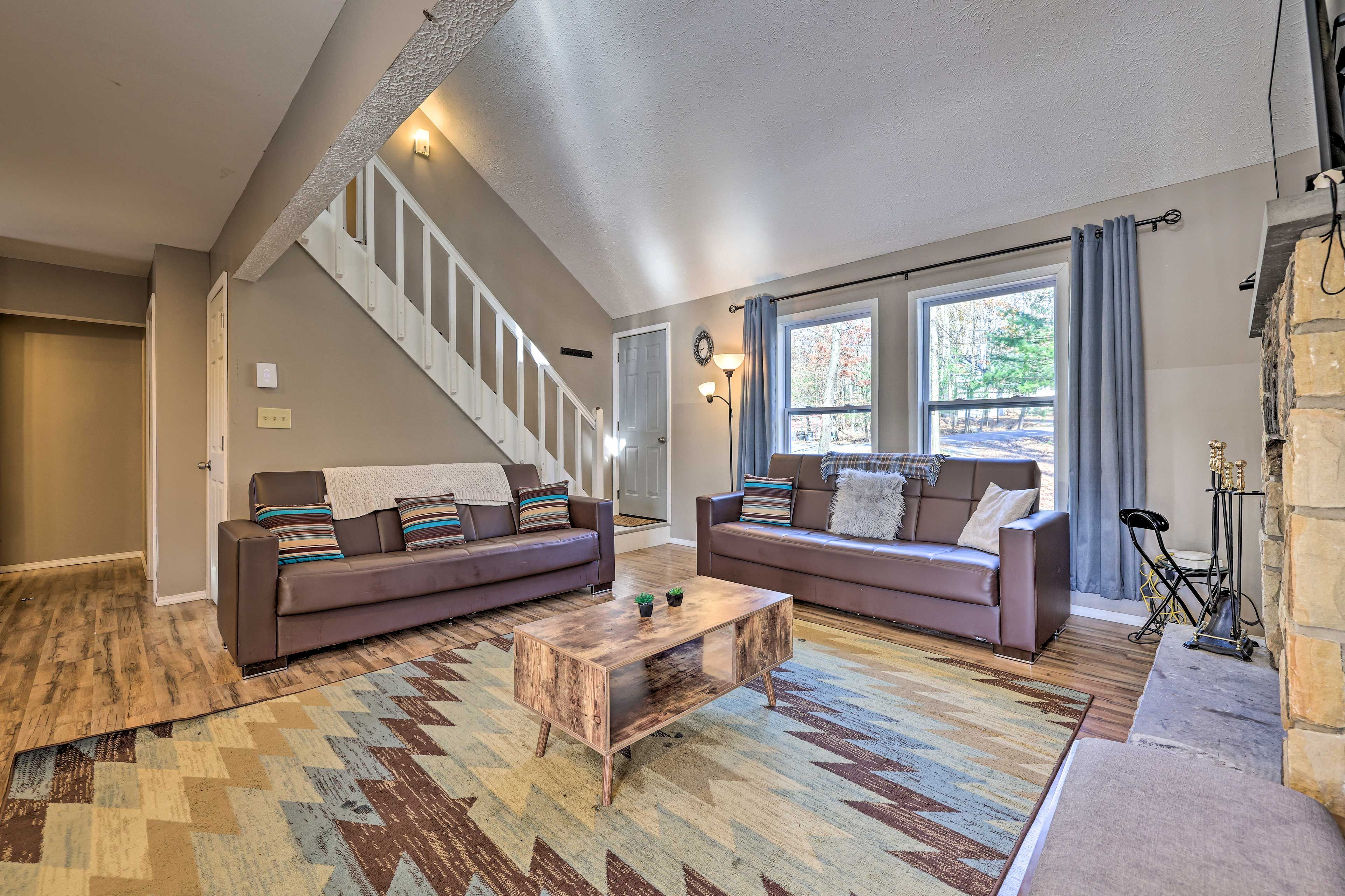 Living Room | 1st Floor | Smart TV