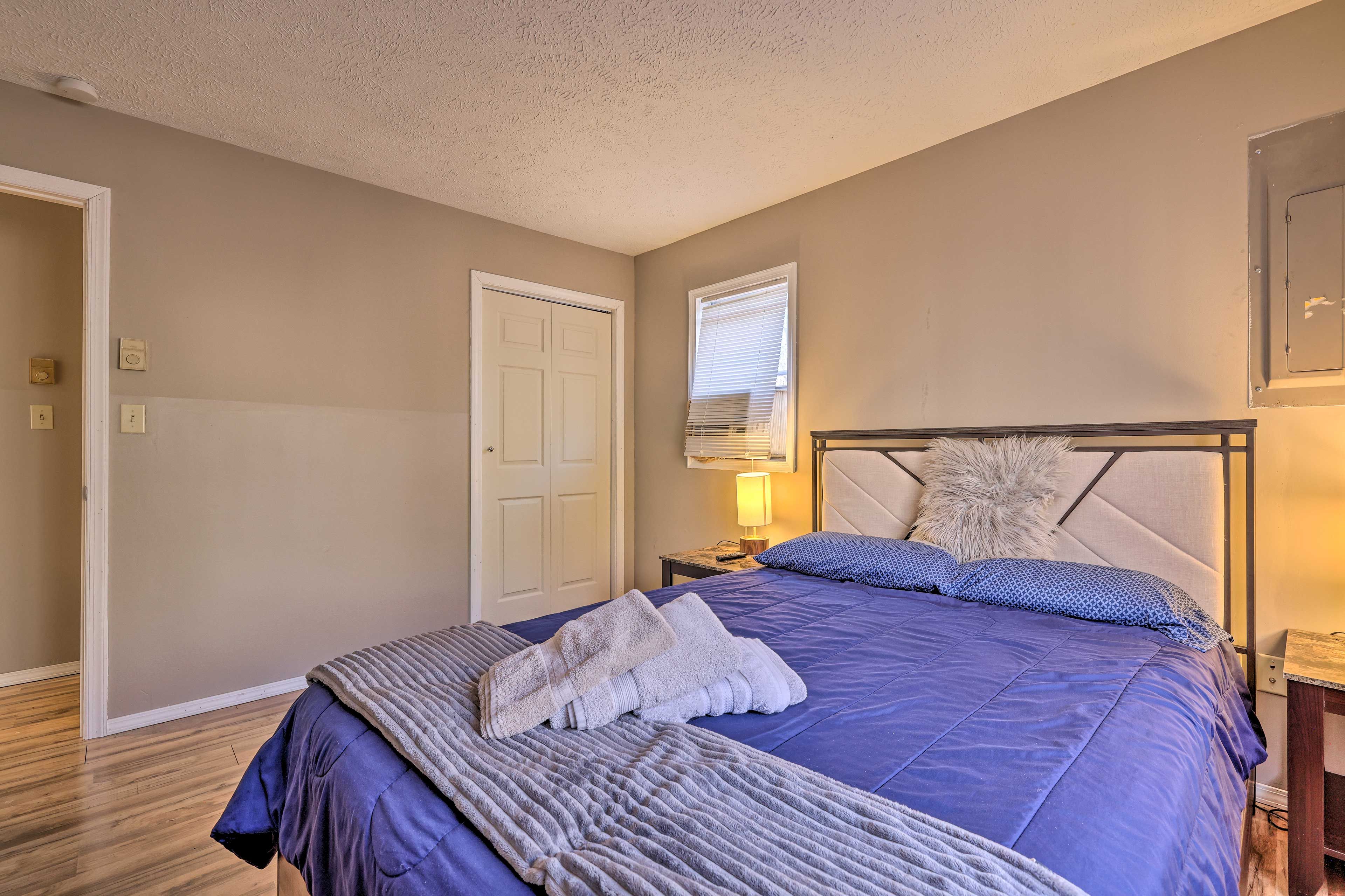 Bedroom 1 | 1st Floor | Queen Bed