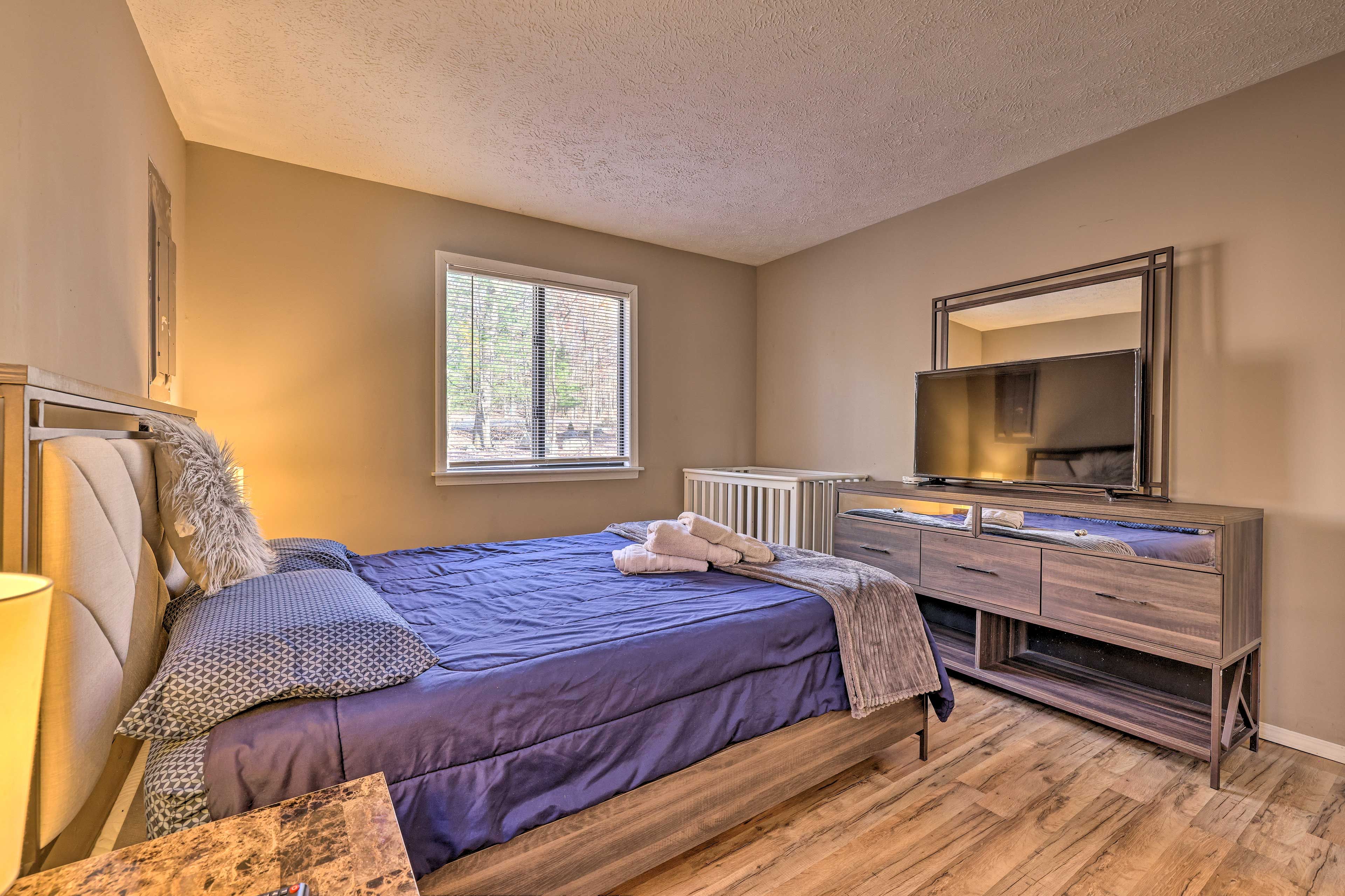 Bedroom 1 | Linens/Towels | Smart TV | Crib