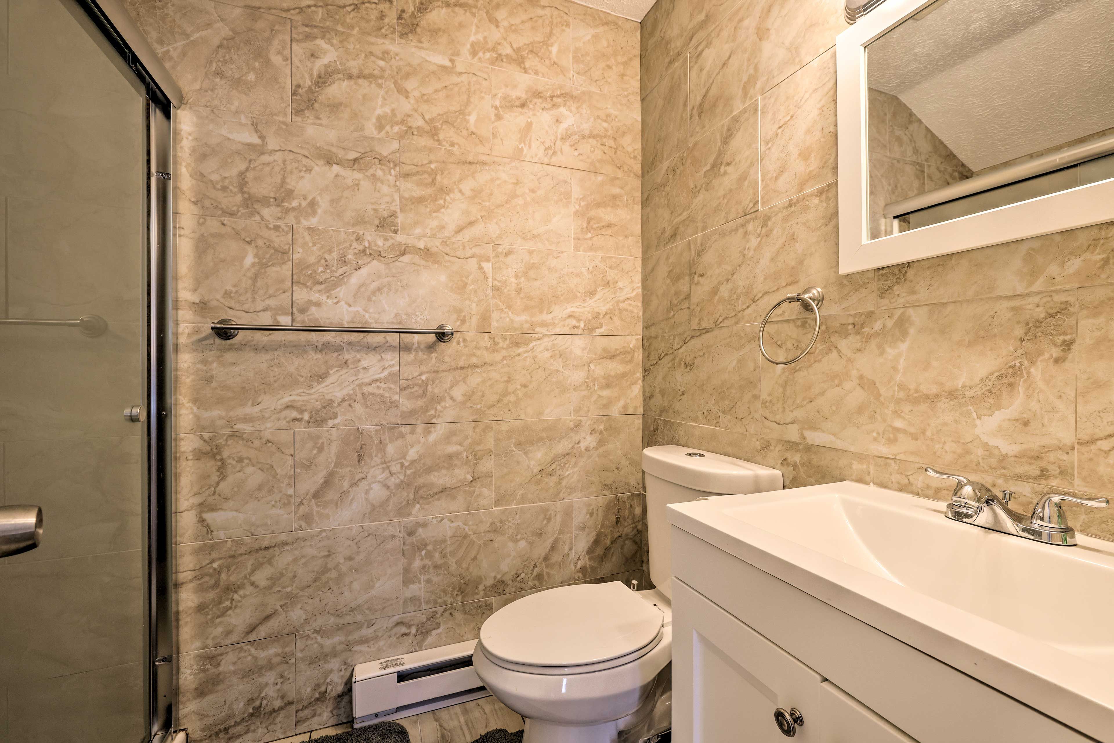 Full Bathroom | 2nd Floor