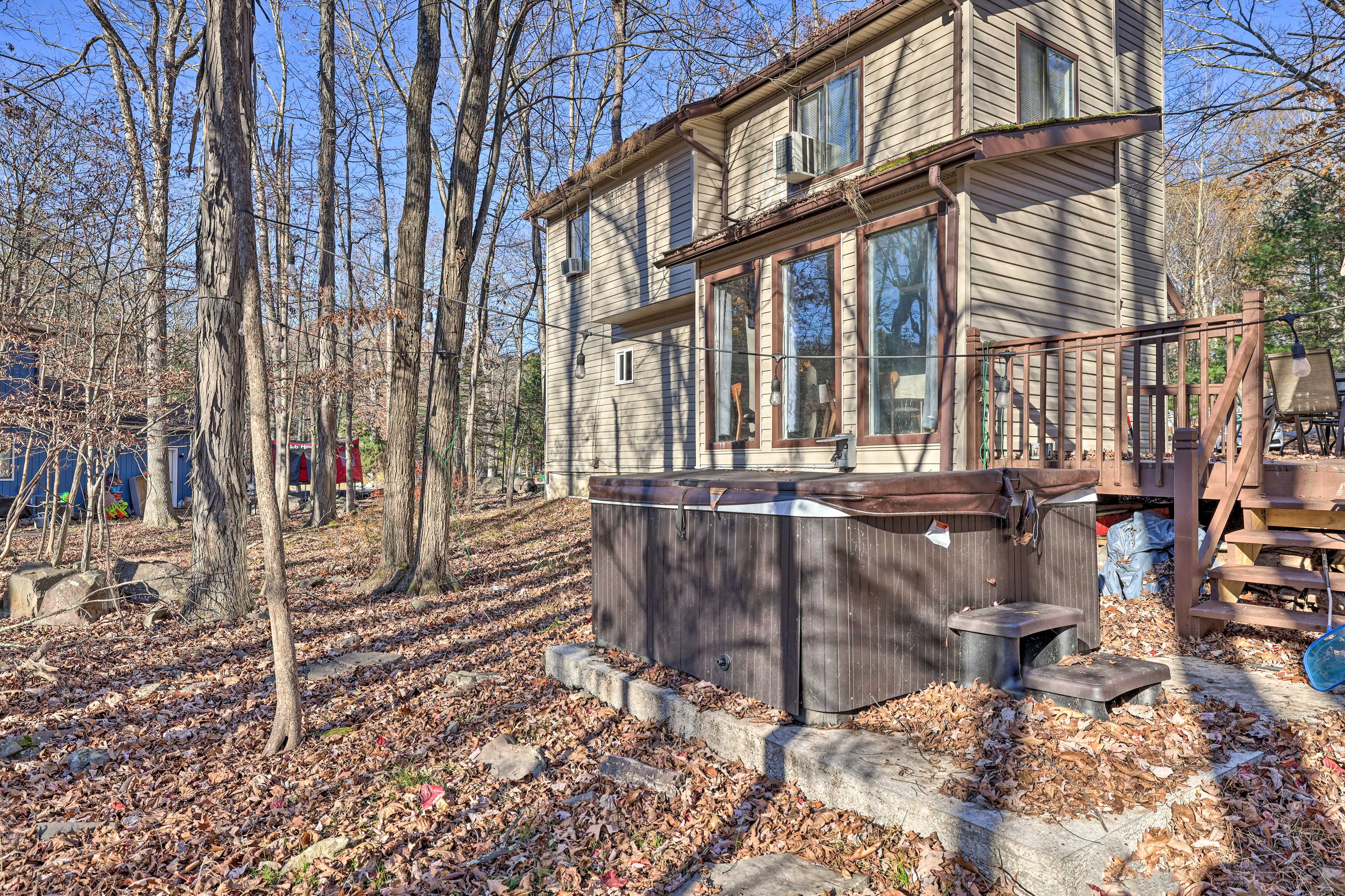 Private Yard | Hot Tub