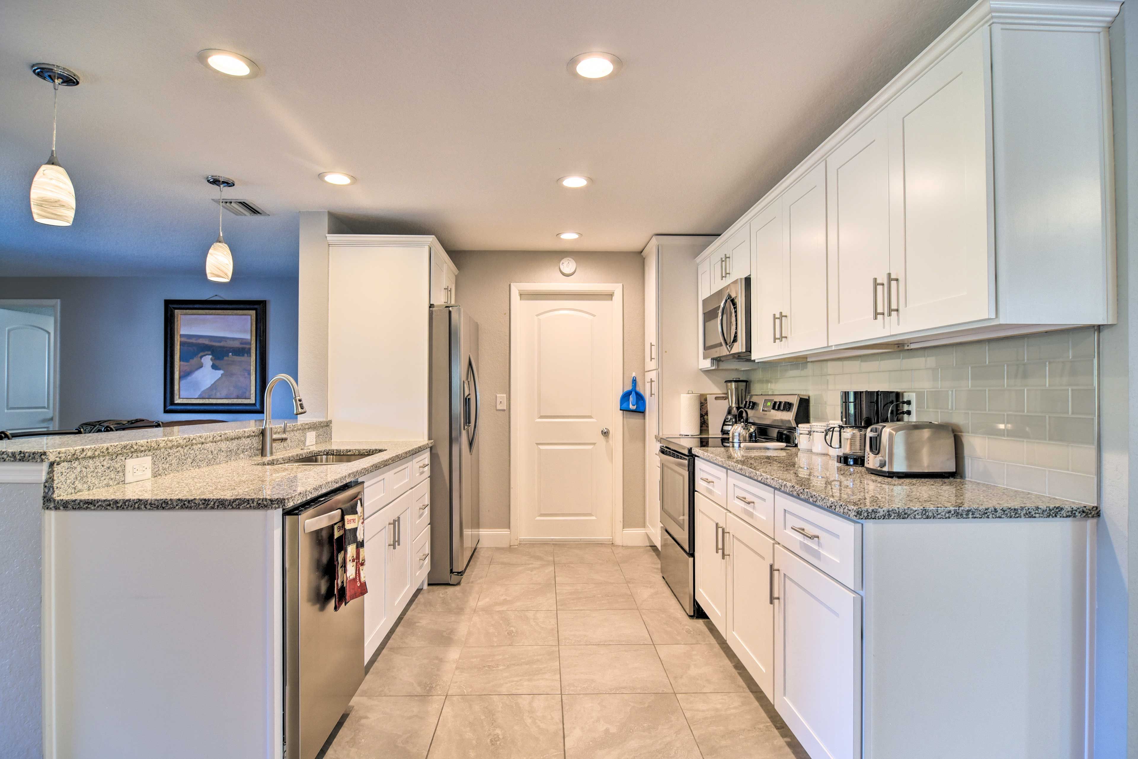 Kitchen | Fully Equipped w/ Cooking Basics