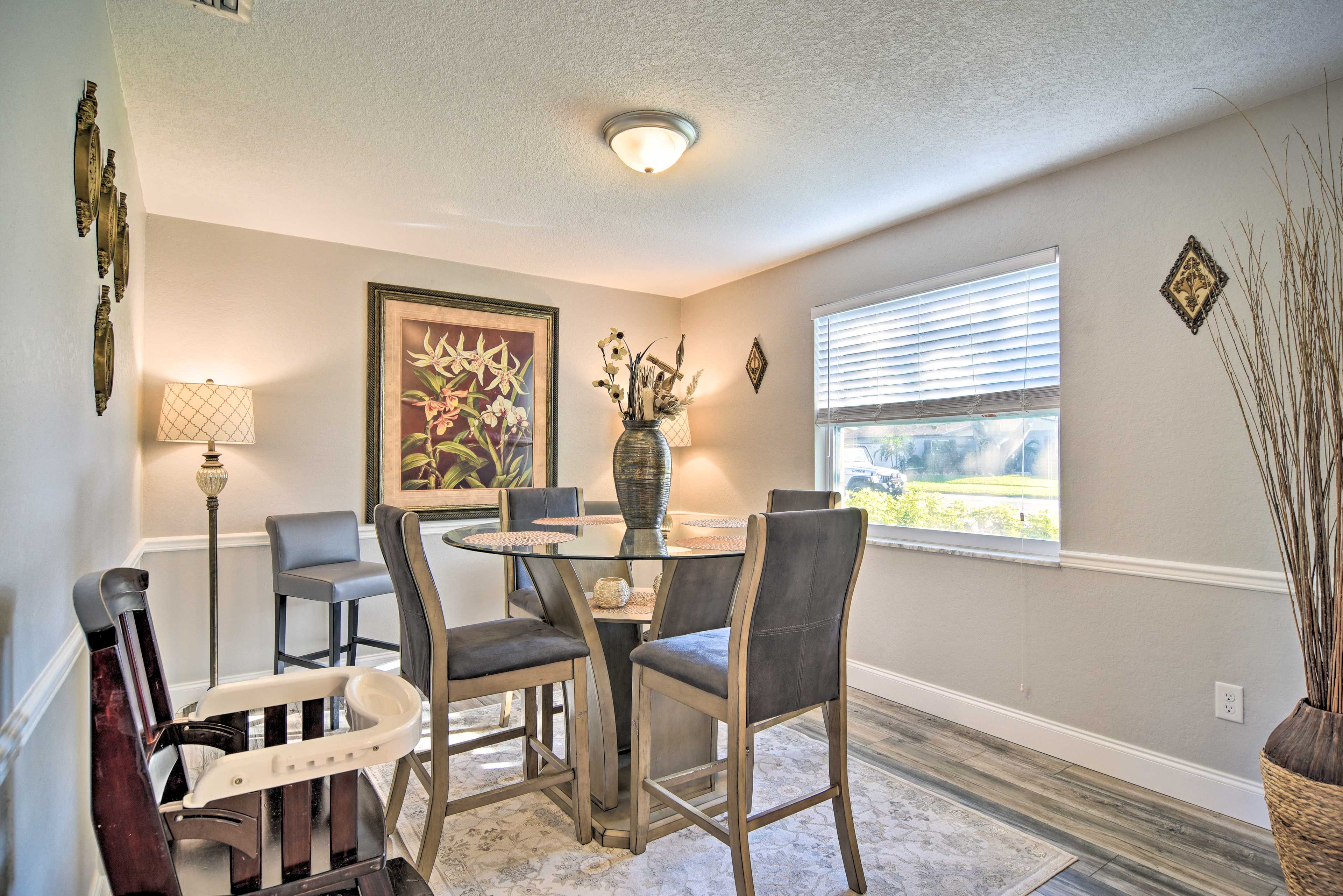 Dining Room | 6-Person Dining Table | High Chair | Dishes & Flatware Provided