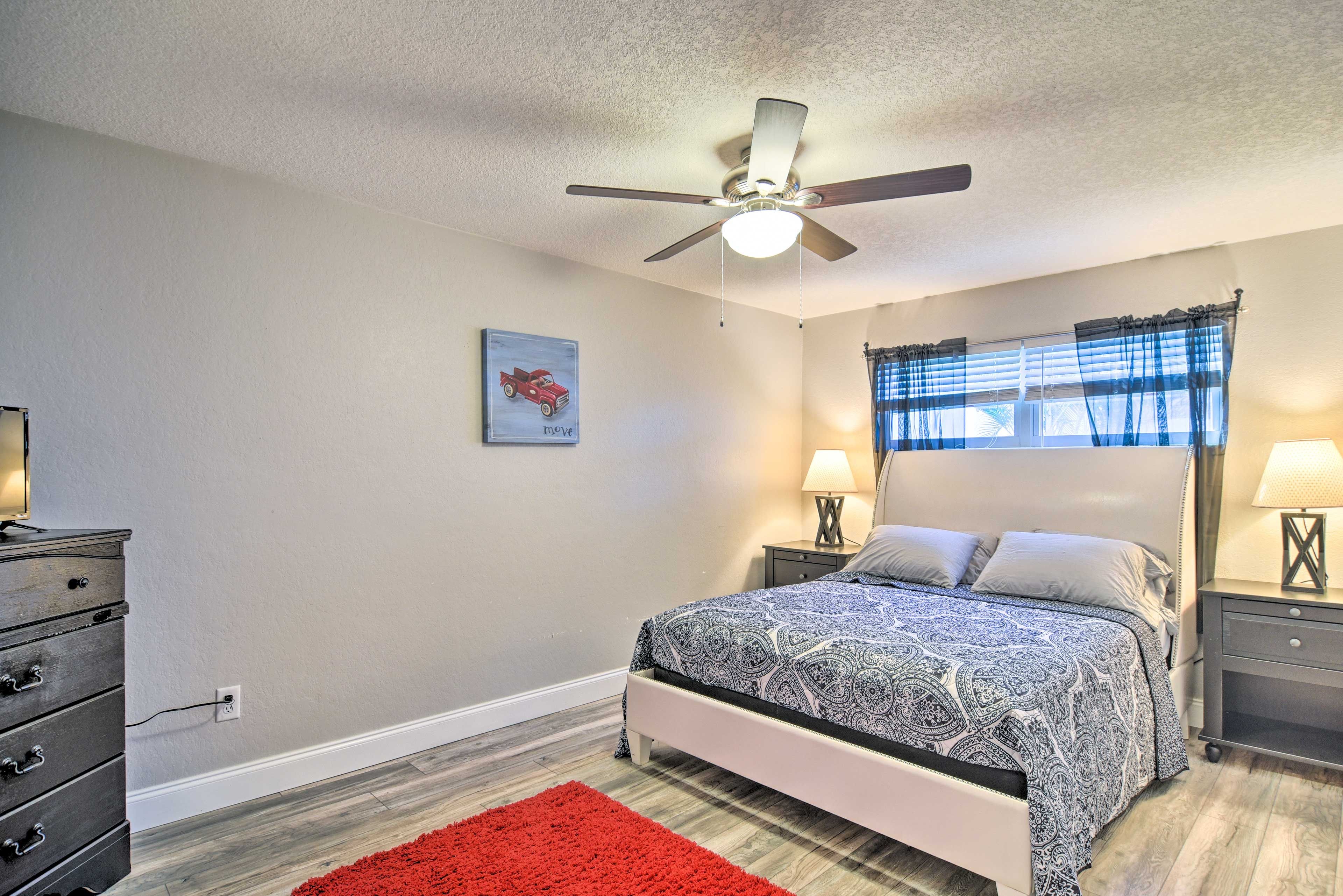 Bedroom 3 | Queen Bed | Smart TV
