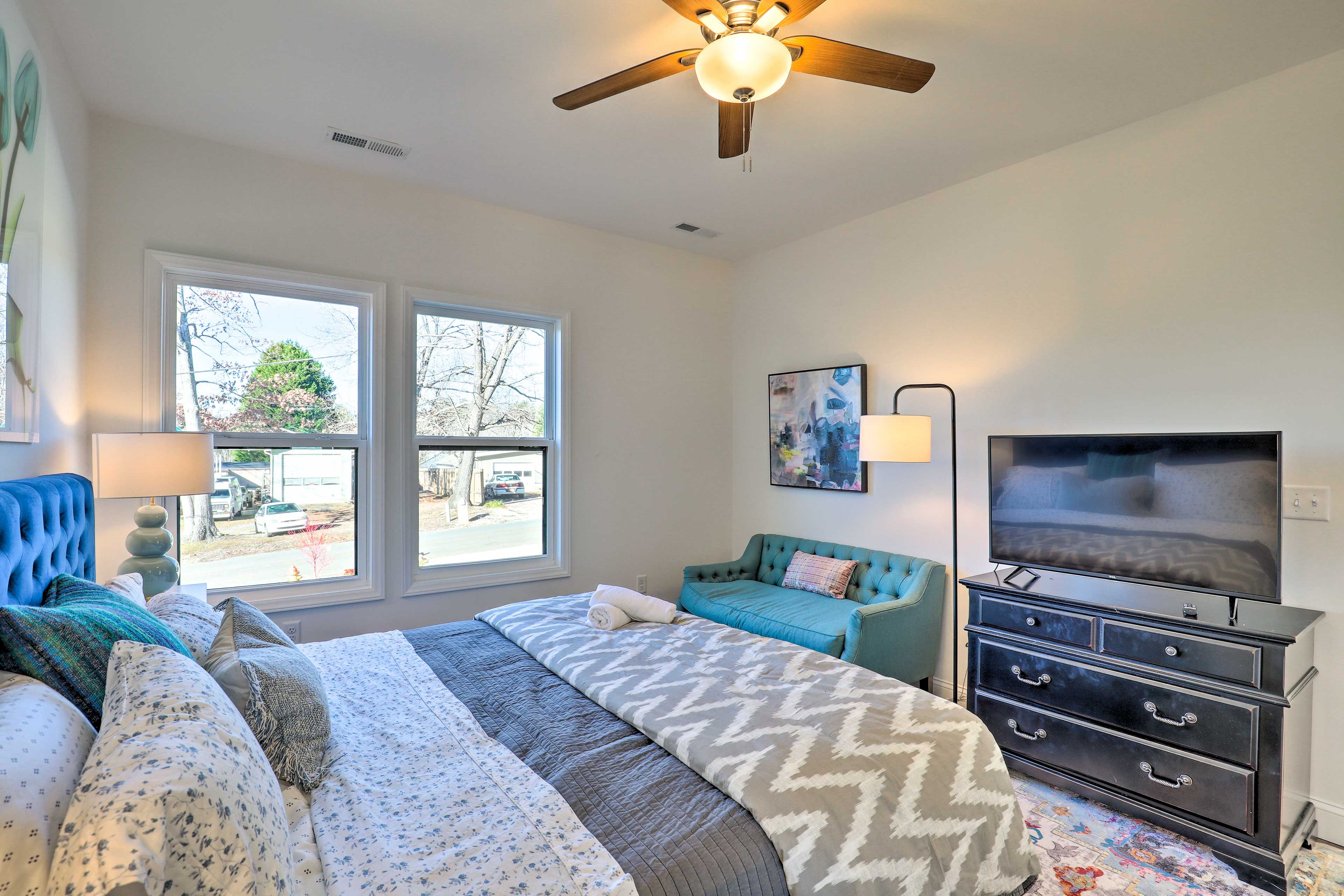Bedroom 1 | Cable TV