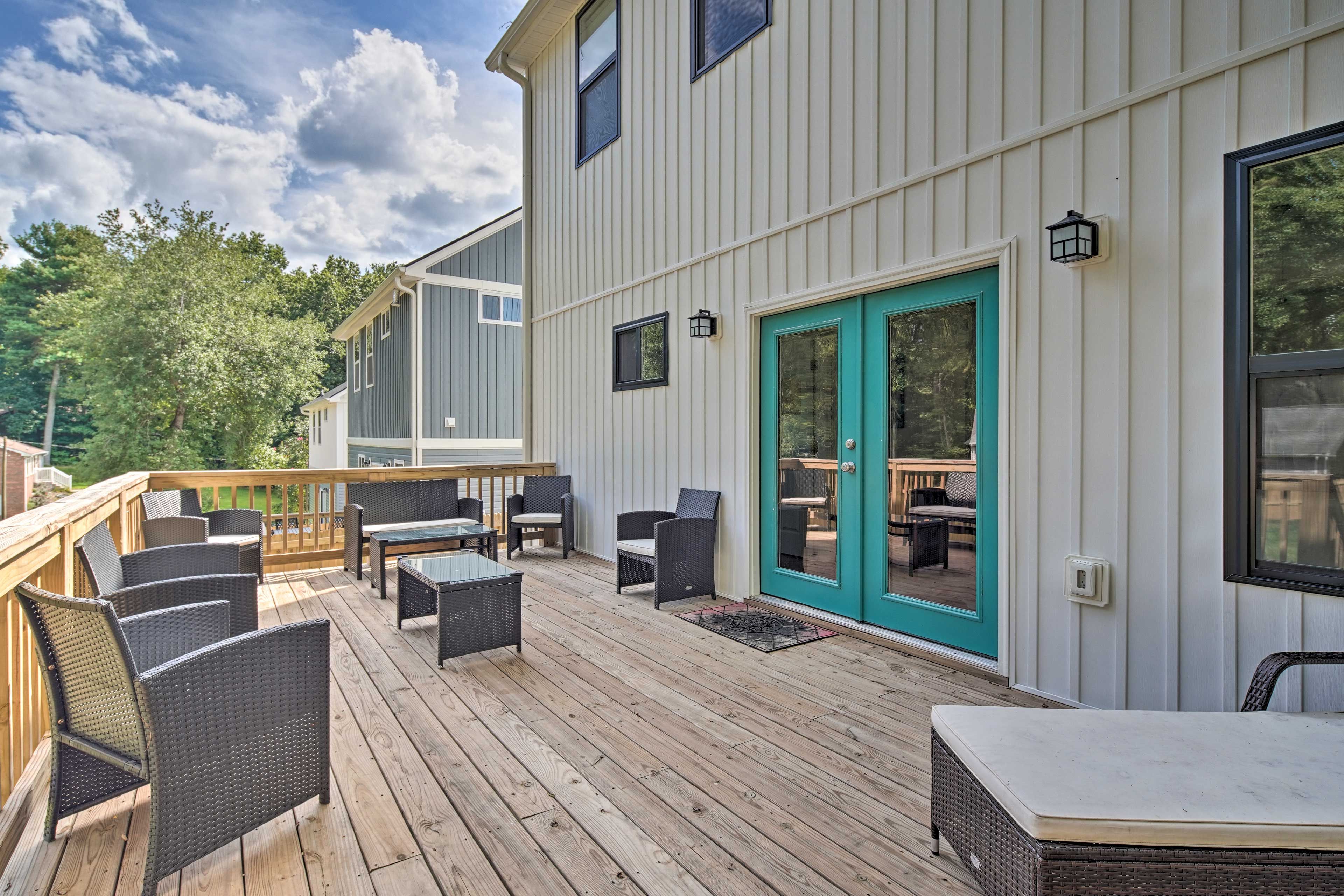 Spacious Back Deck