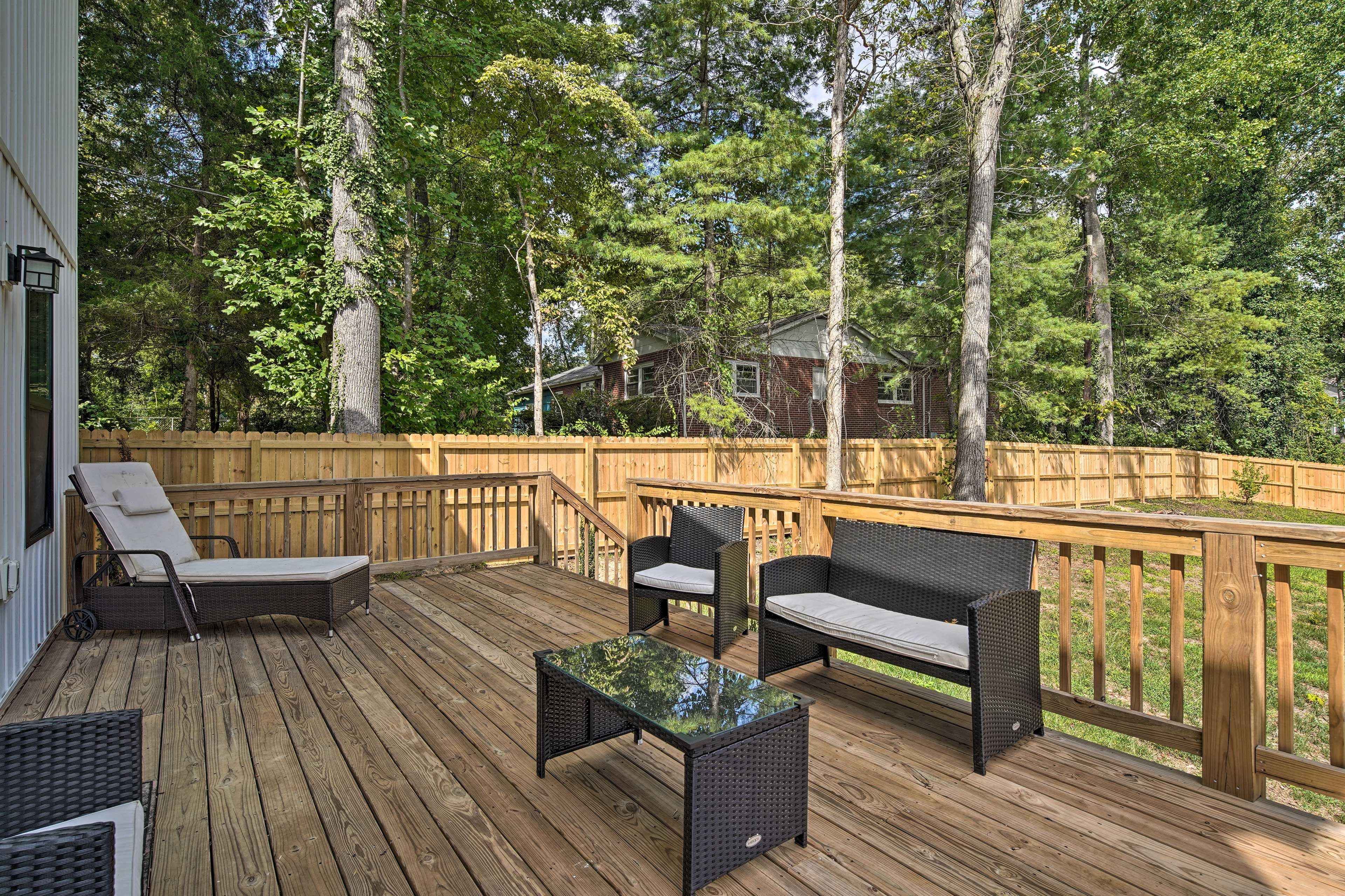 Spacious Back Deck