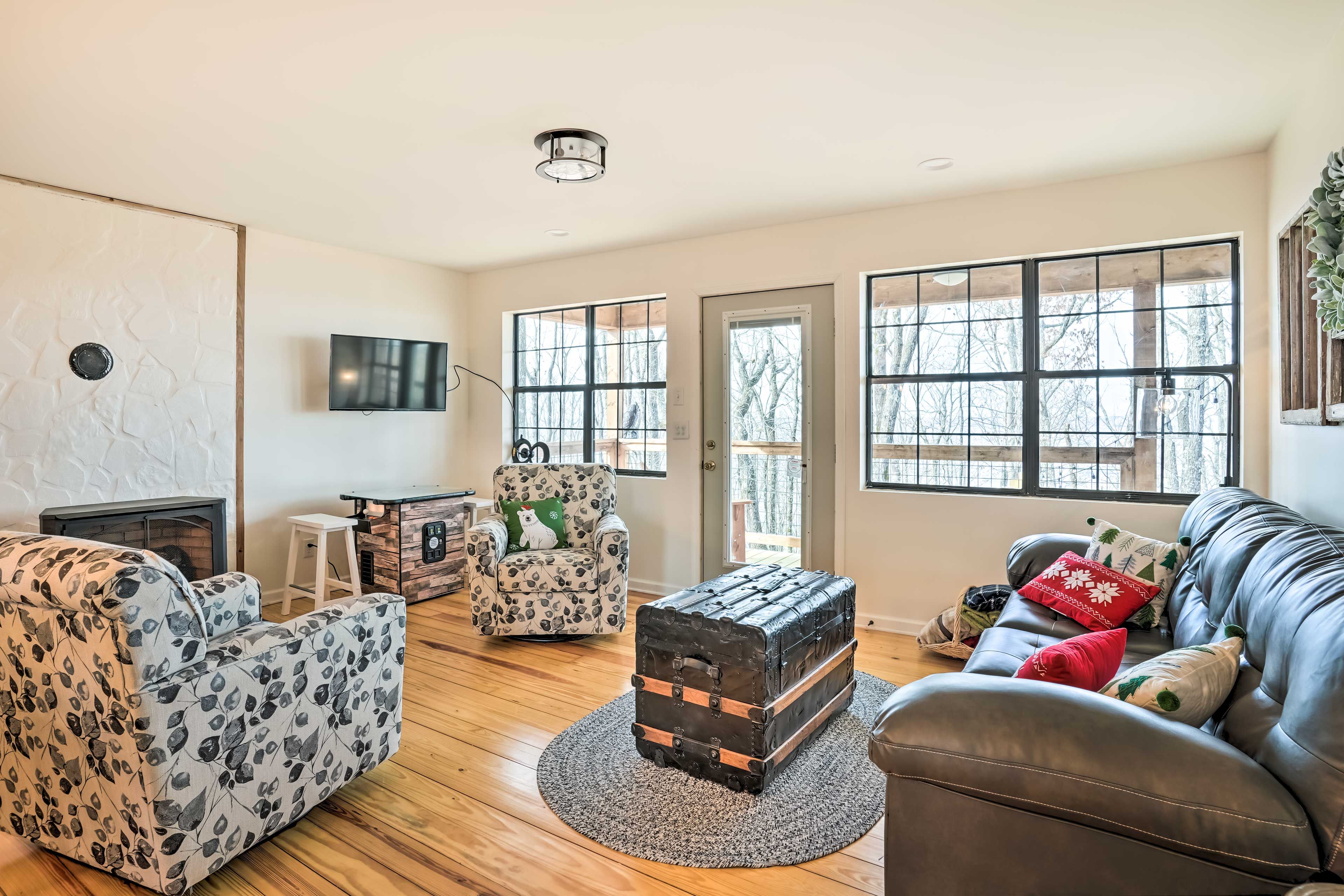 Living Room | Free WiFi | Central A/C