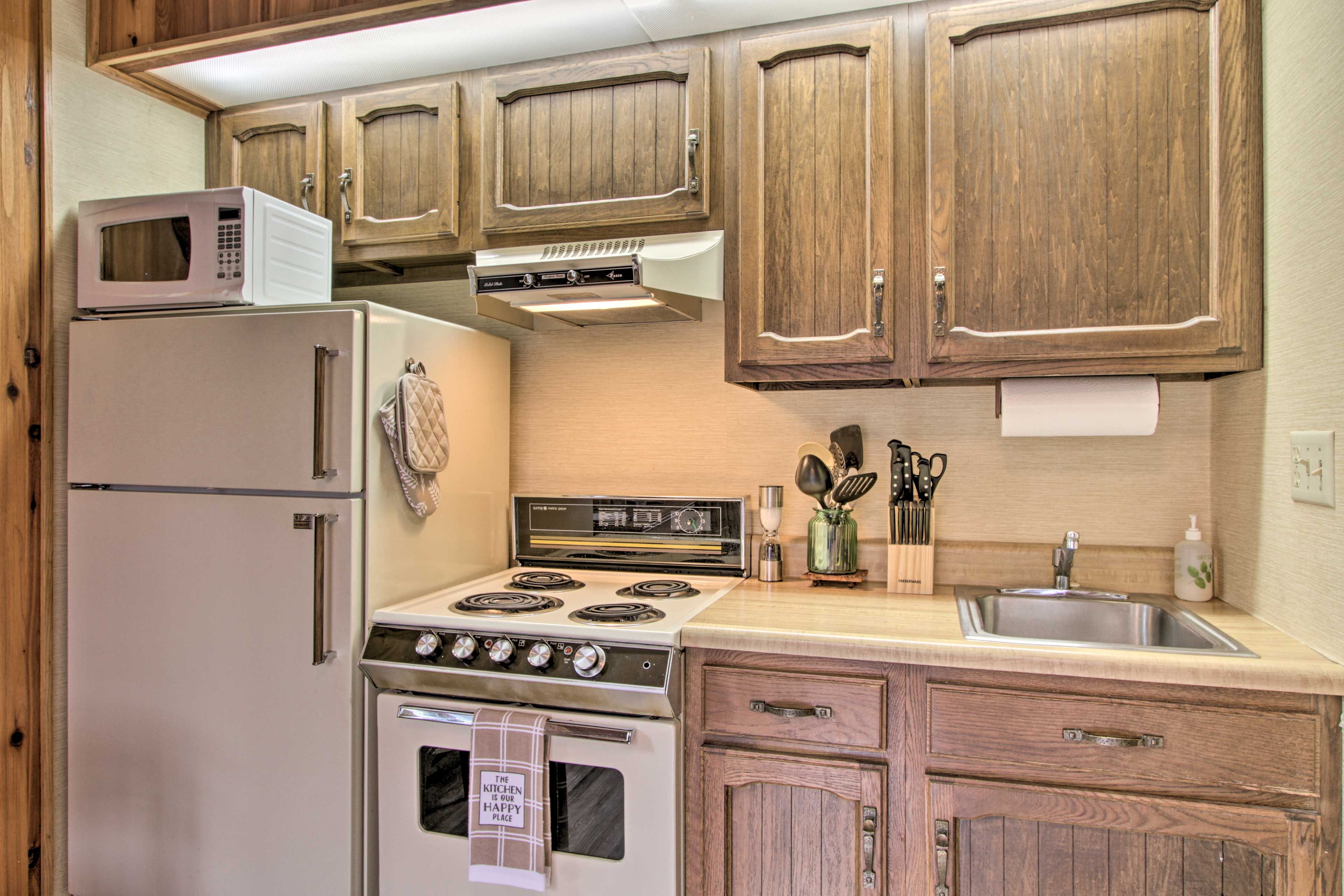 Well-Equipped Kitchen | Microwave