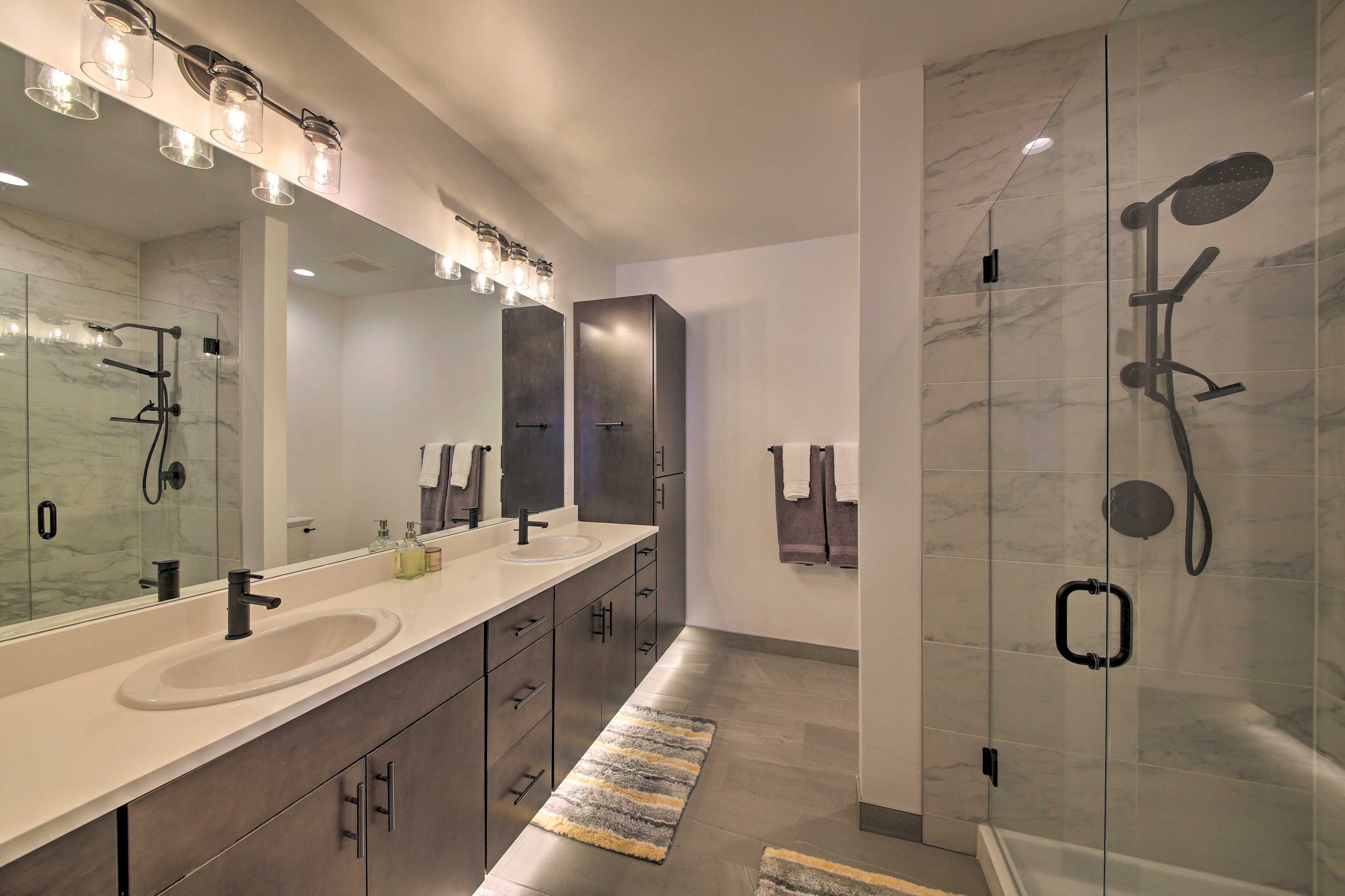 En-Suite Bathroom | Walk-In Shower | Towels Provided