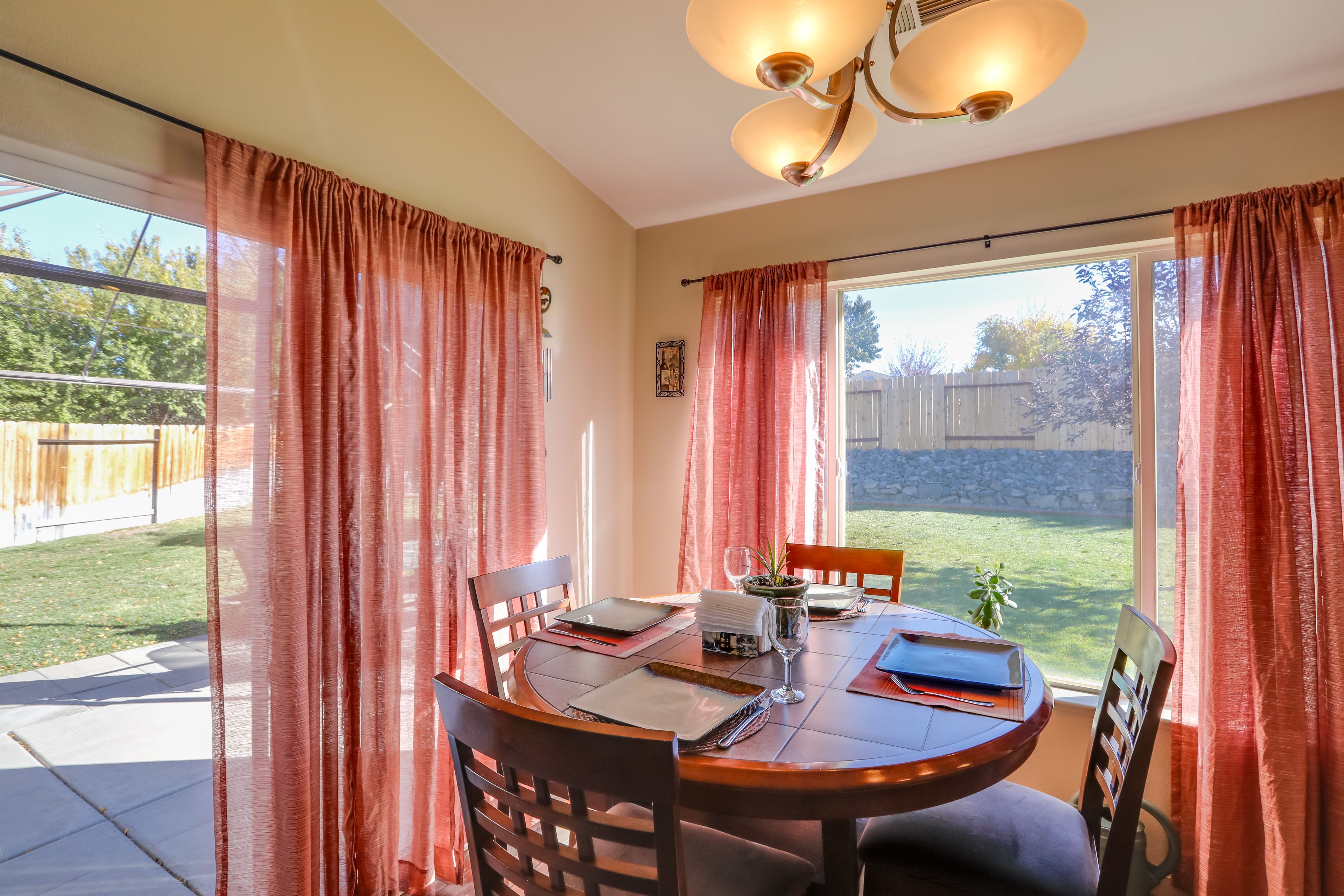 Dining Area | Dishware Provided