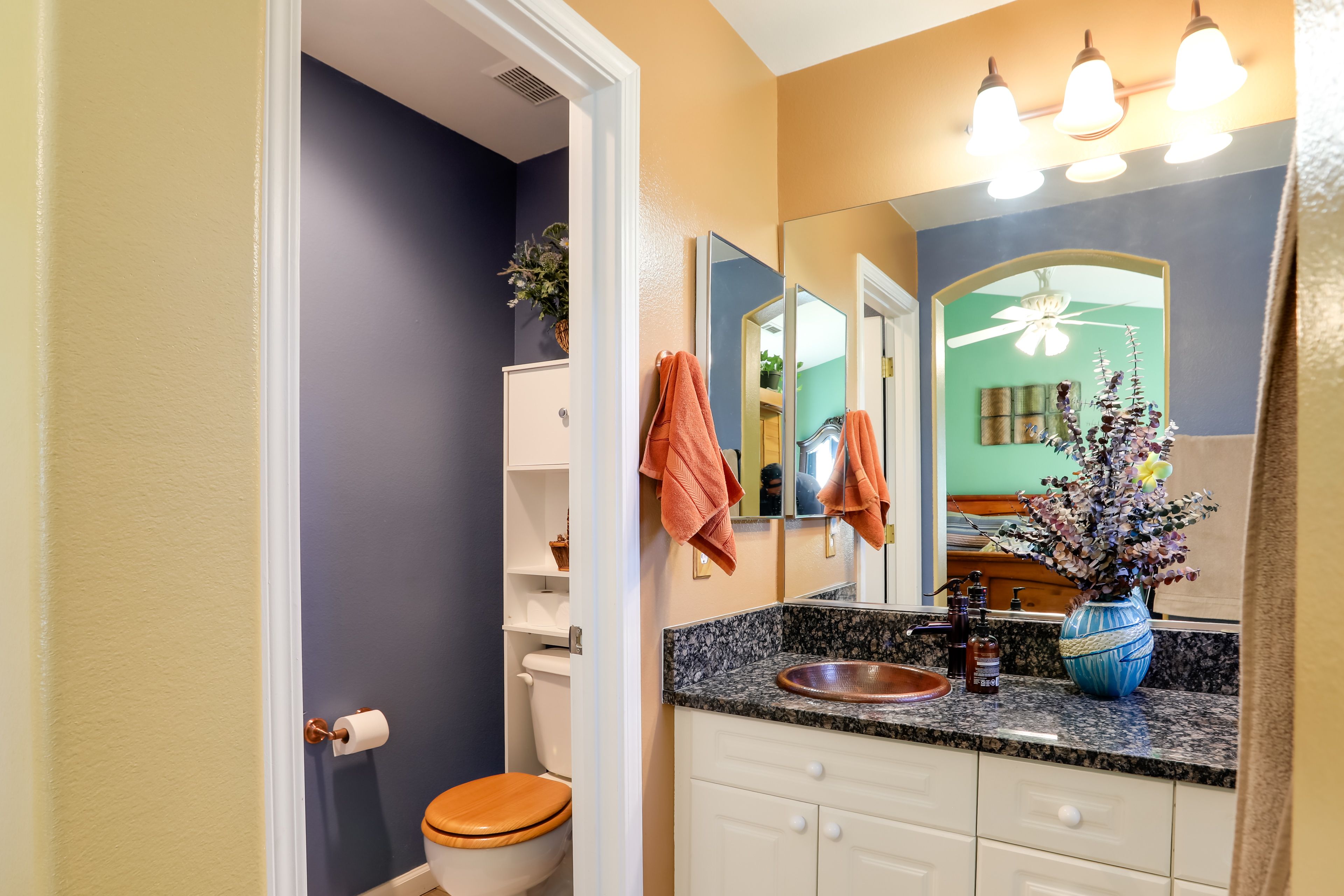 Full Bathroom | Towels Provided