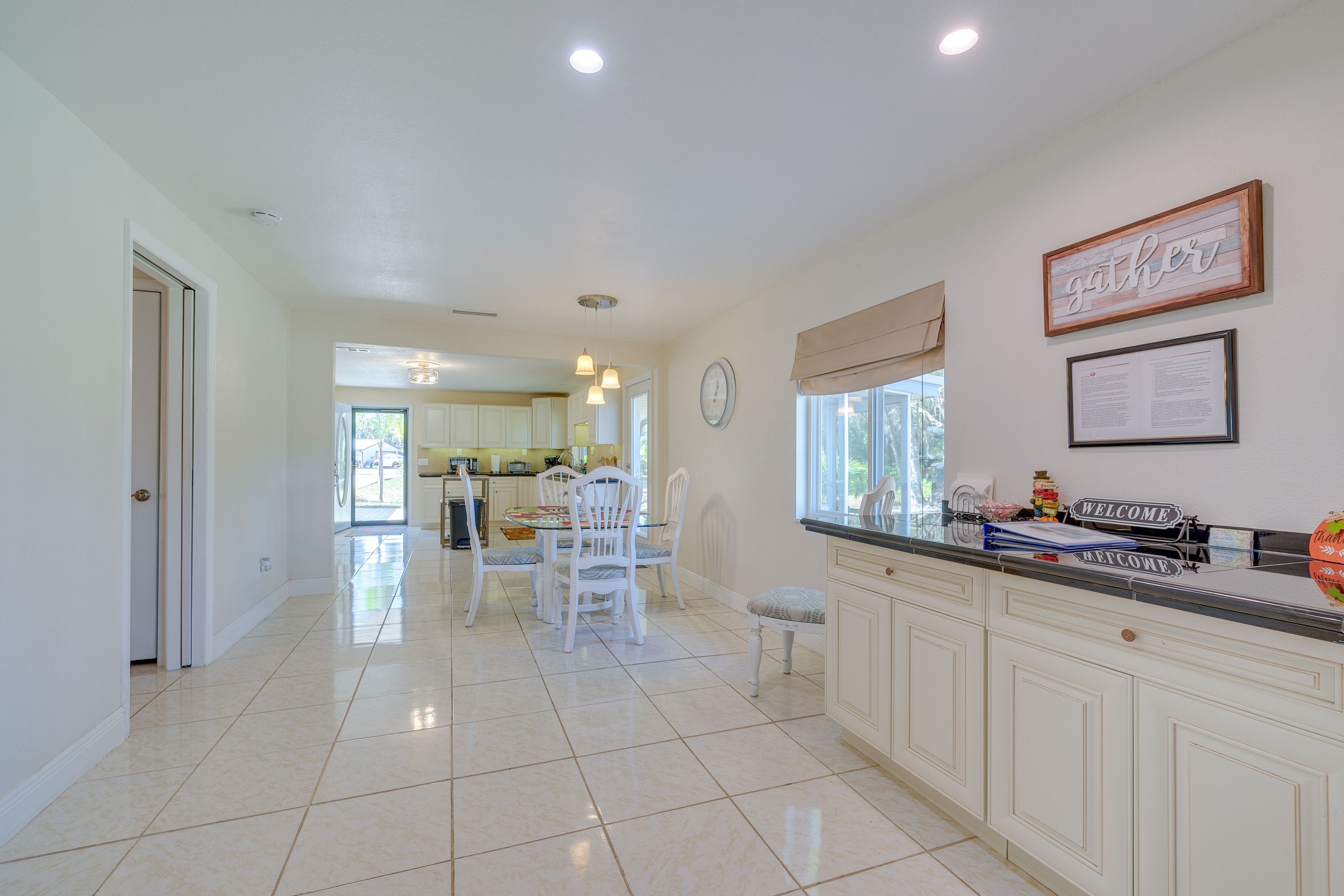 Dining Area | Dishware & Flatware Provided