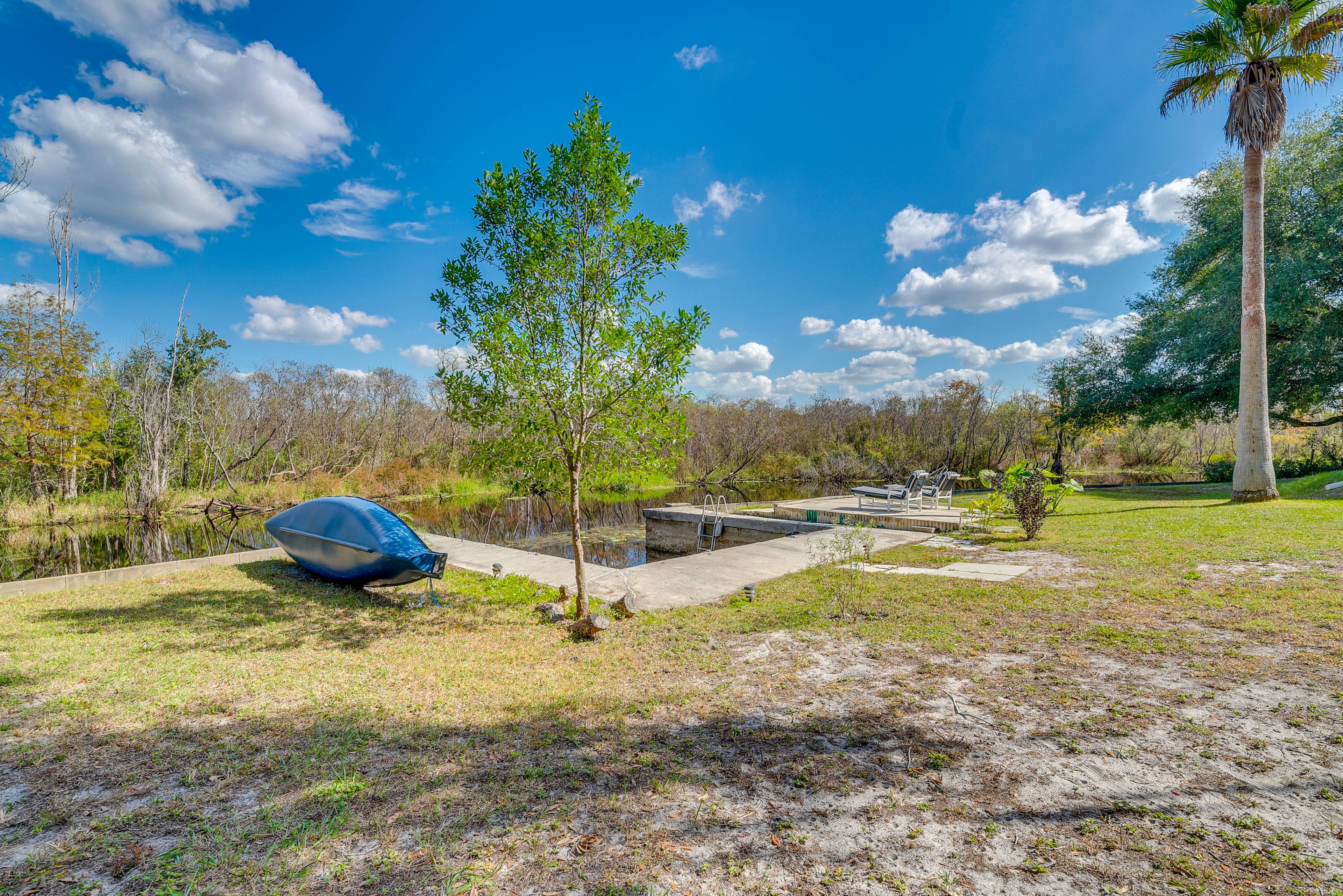 Private Dock | Life Jackets (3 Adult, 1 Toddler) | Beach Toys & Towels Provided