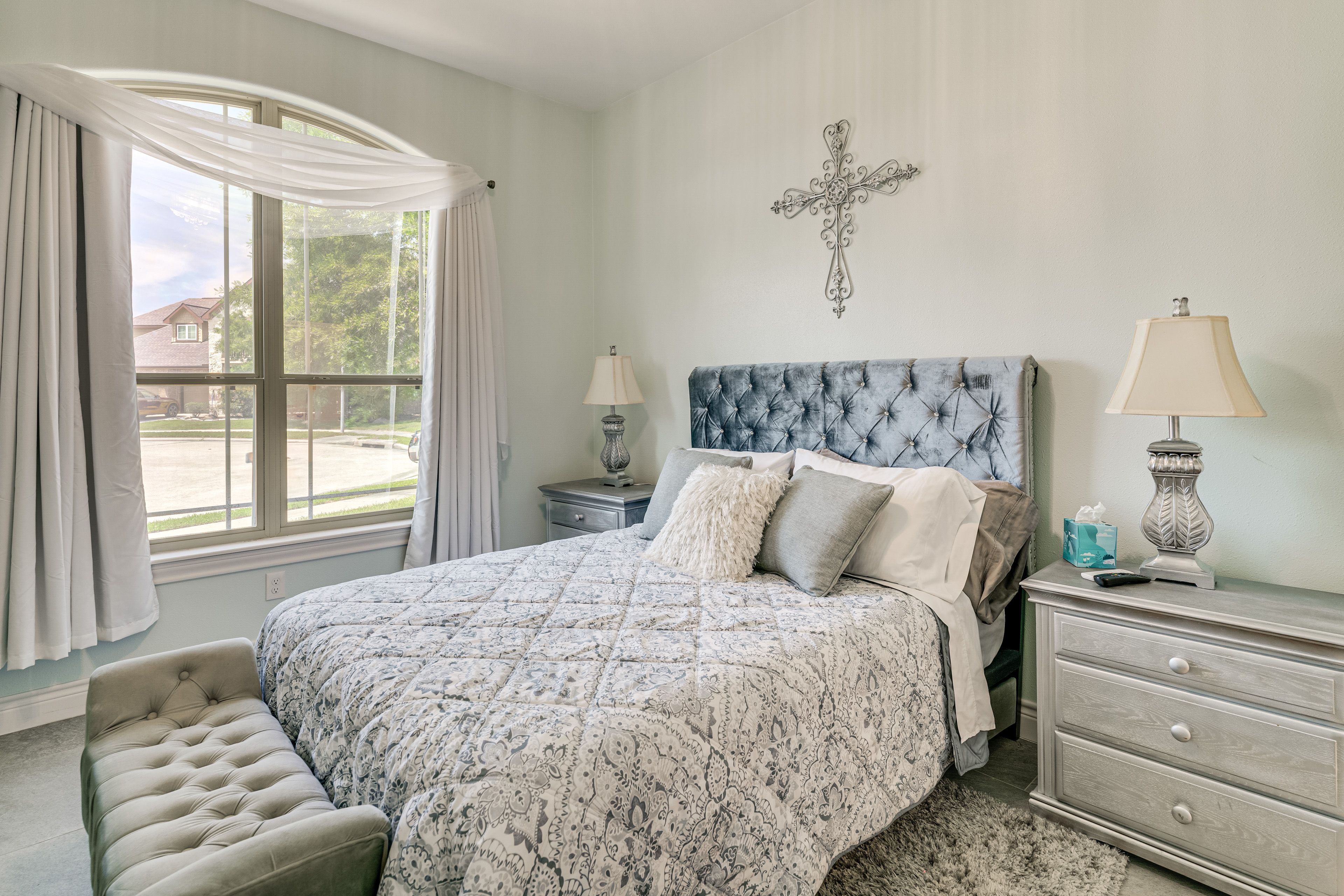 Bedroom 1 | Queen Bed | Main Level
